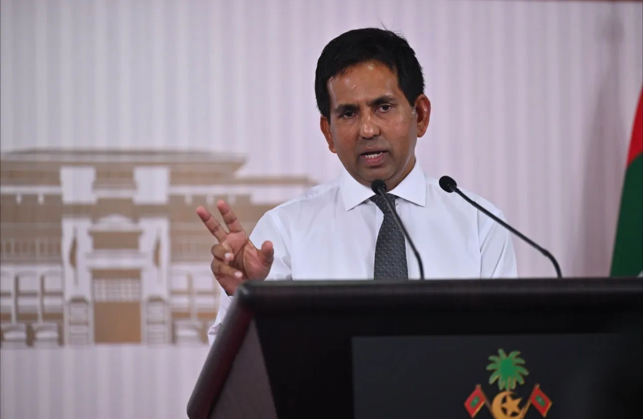 އިކޮނޮމިކް މިނިސްޓަރުގެ އިތުބާރު ނެތްކަމަށް 13 މެންބަރުންގެ ސޮޔާއެކު ހުށަހަޅައިފި