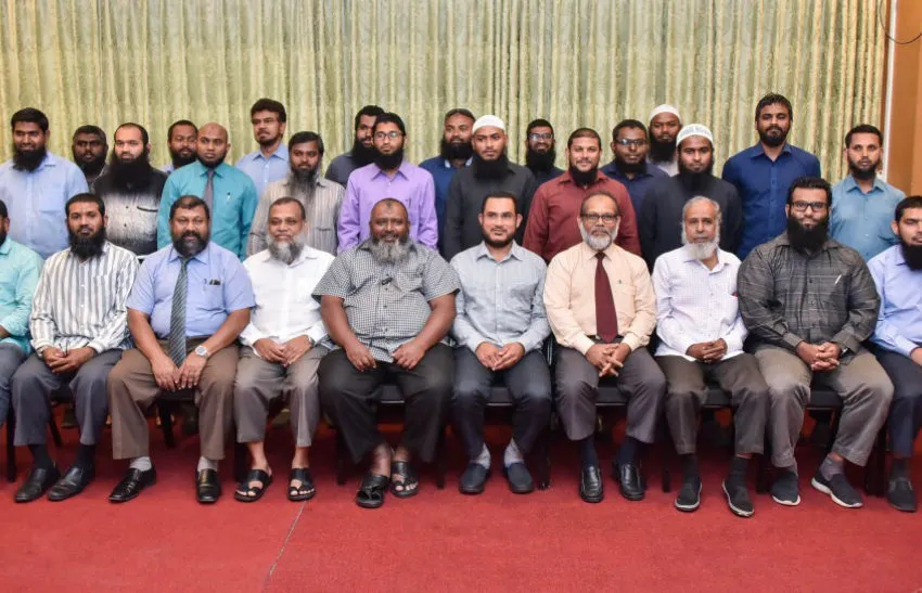 ސްކޫލުތަކުގައި ދެ ޖިންސު މައްސުނި ނުކޮށް ކިޔަައިވައިދެެއްވުމަށް އެދި ވަޒީރަށް ސިޓީއެއް