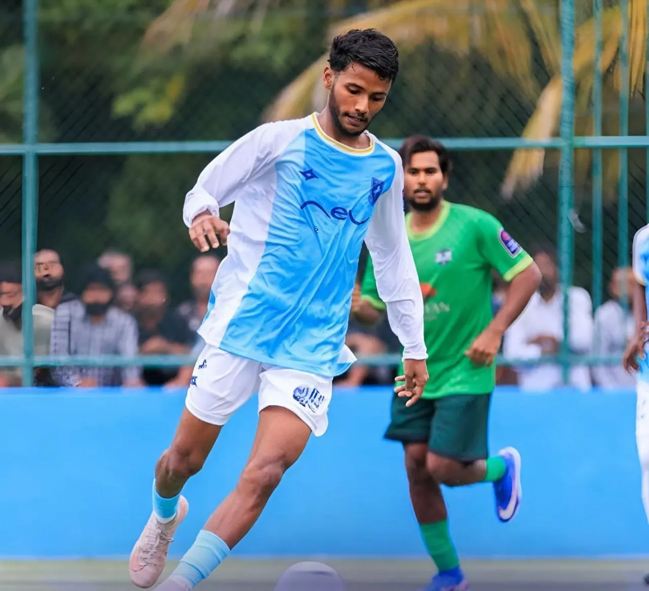 މަނަދޫ އަދި މާފަރަށް މޮޅެއް