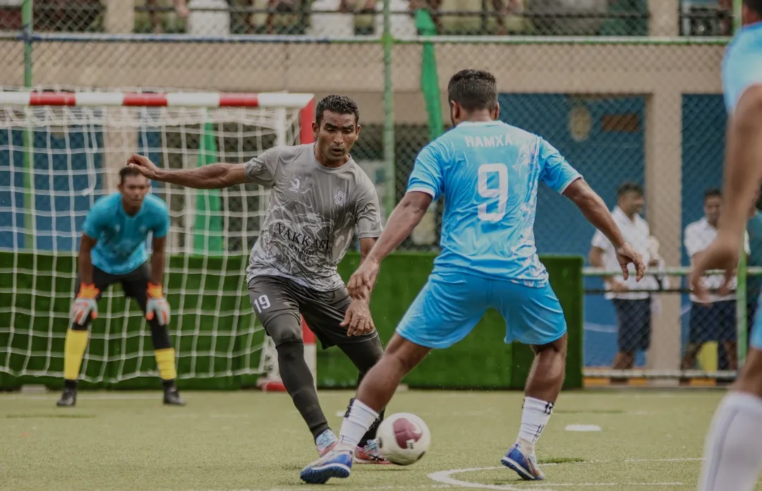 ނާއިލްގެ ހަތަރު ލަނޑާއެކު އަމިއްލަ މޯލްޑިވްސް ބަލިކޮށް ވައްކަރު ސެމީފައިނަލަށް!