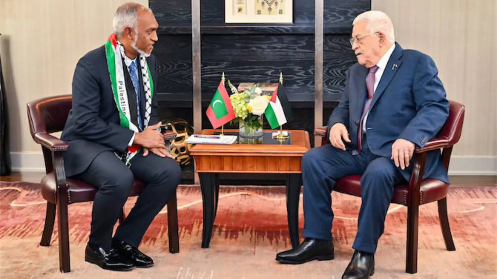ރައީސް މުޢިއްޒު ފަލަސްތީނުގެ ރައީސާ ބައްދަލު ކުރެއްވުން: ފޮޓޯ/ ރައީސް އޮފީސް
