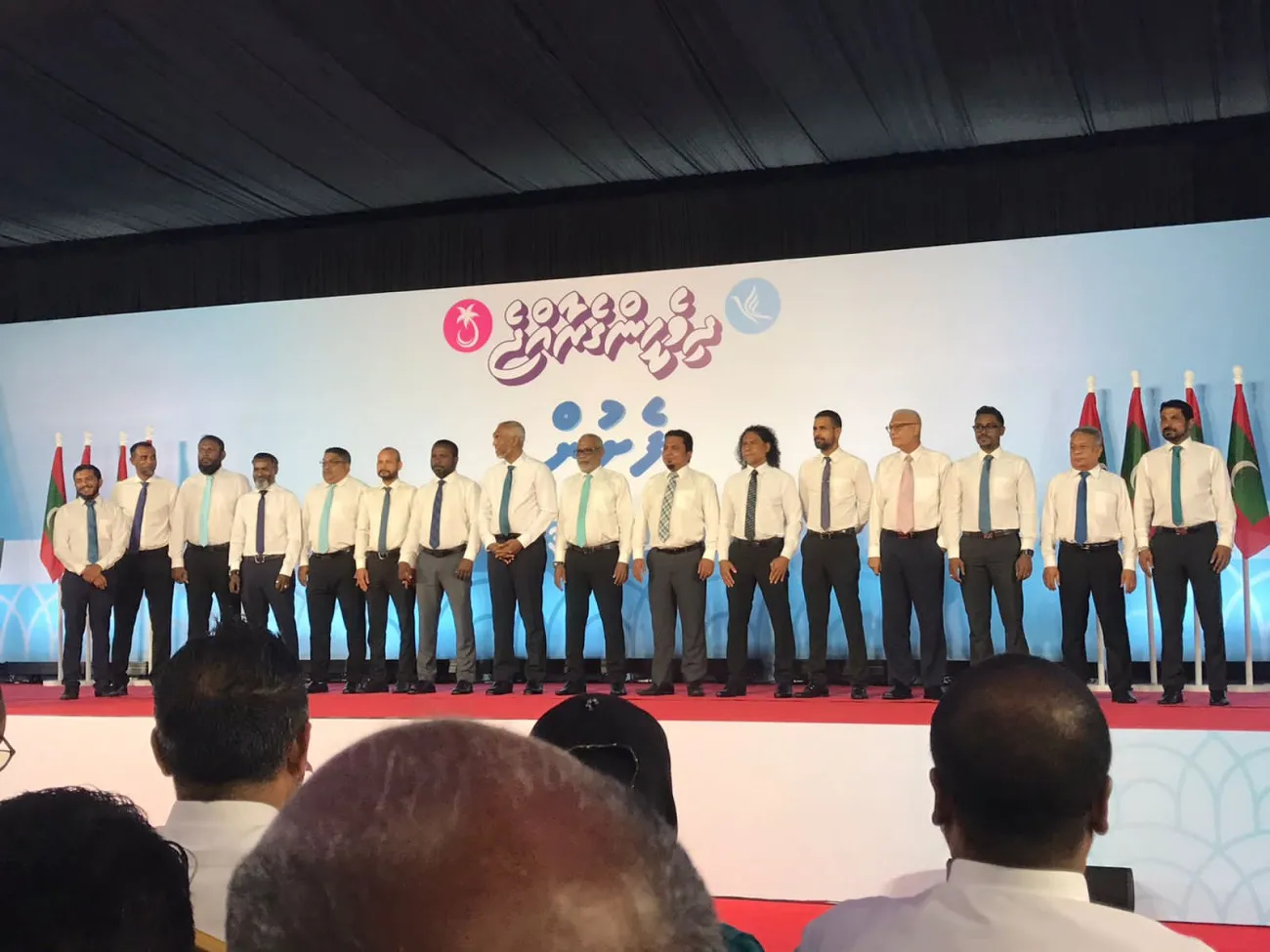 އެމްޑީޕީގެ 13 މެންބަރުން ޕީއެންސީއަށް ސޮއިކުރައްވައިފި