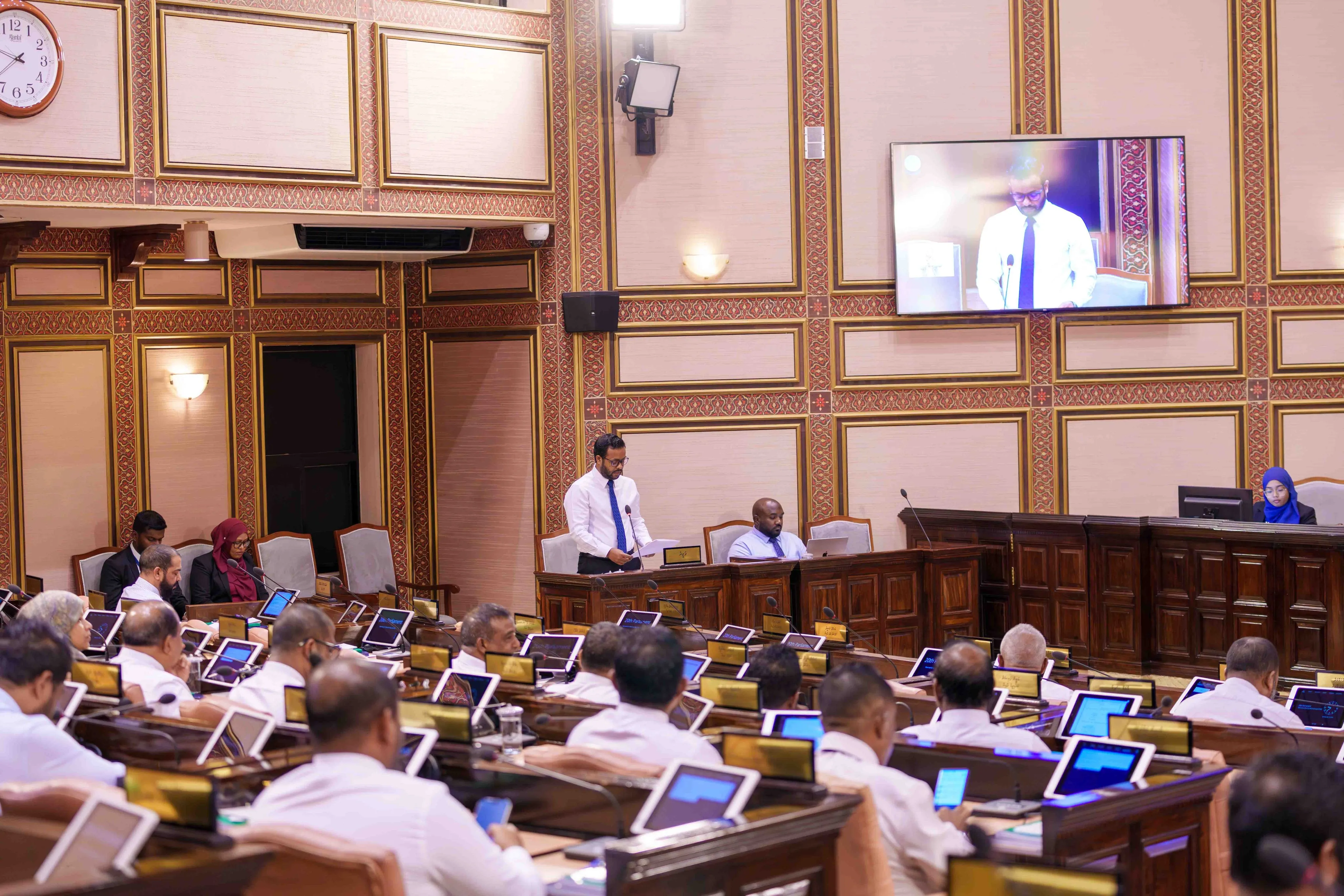 ހިތަދޫ ކުނަހަންދޫ ކޯޒުވޭގެ މަސައްކަތް ކުރިޔަށް ދަނީ ބޭނުންވާ ވަރަށްވުރެ ލަހުން: މިނިސްޓަރ ޑރ. މުއްޠަލިބު