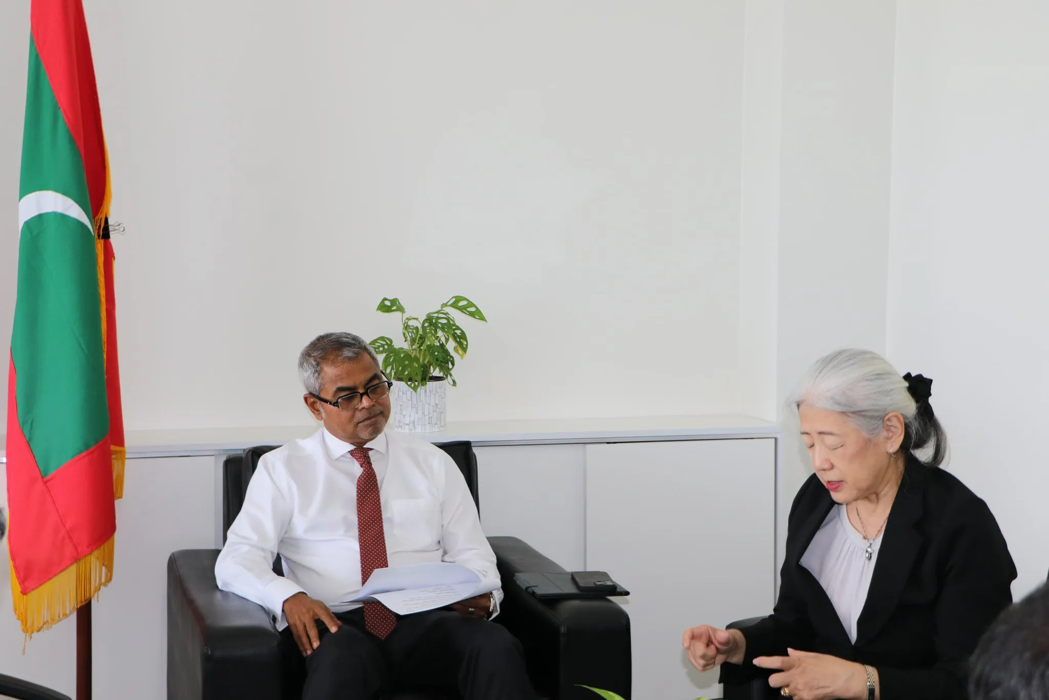 ޖަޕާނު ސަފީރު އިހުތިރާމްގެ ޒިޔާރަތެއް މިނިސްޓަރ ތާރިގު އަރިހަށް ކުރައްވައިފި