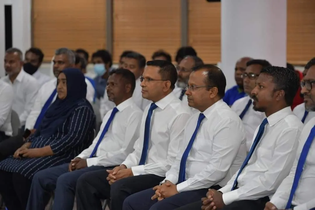 މަޖިލީސް ތަމްސީލުކުރާ ސިޔާސީ ޕާޓީތަކުގެ ދަފްތަރުން އެމްއެންޕީ އުނިކޮށްފި