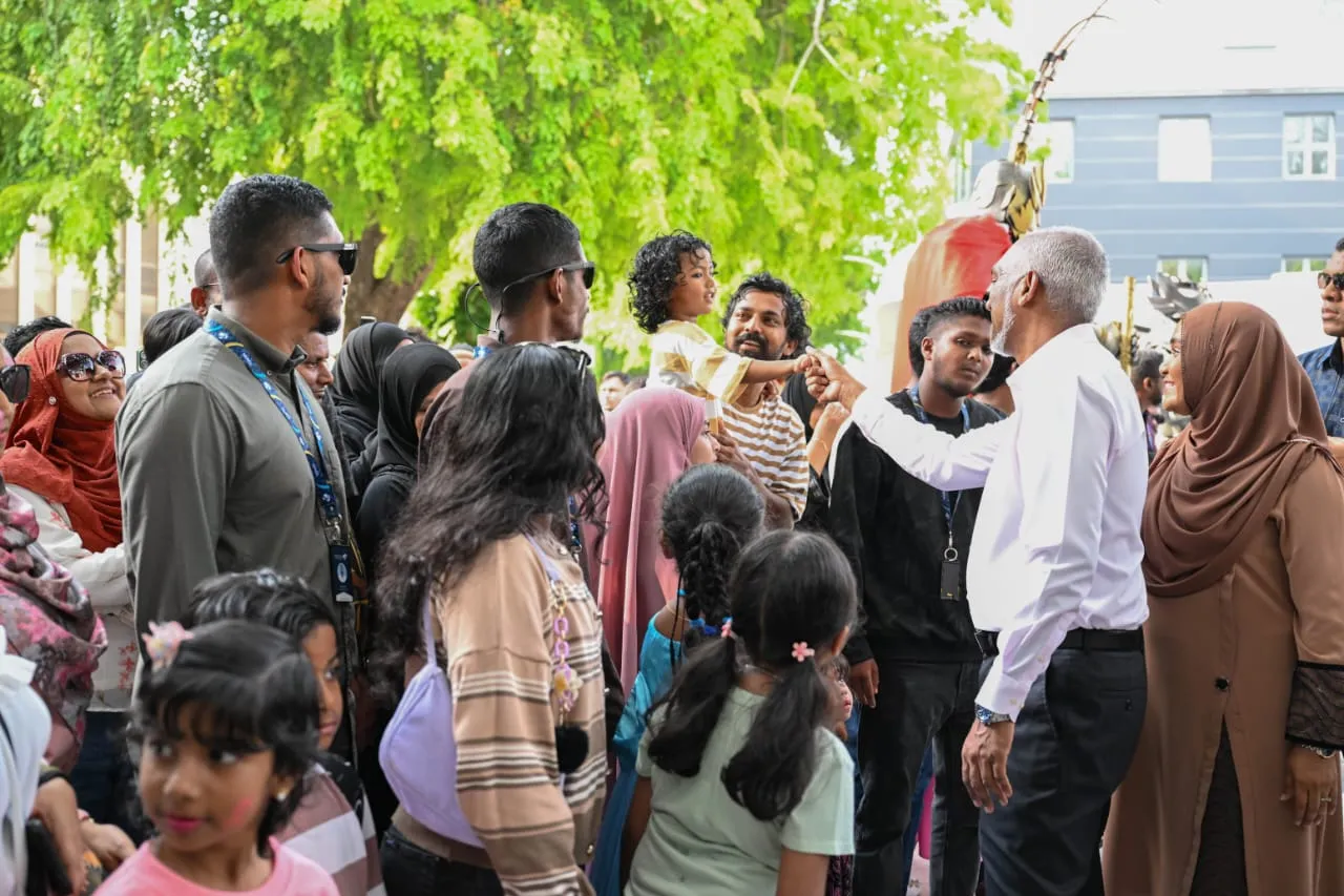 ރައީސް ޑރ.މުއިއްޒު "އީދު އުފާ" ހަރަކާތުގައި ... ފޮޓޯ: ރައީސް އޮފީސް