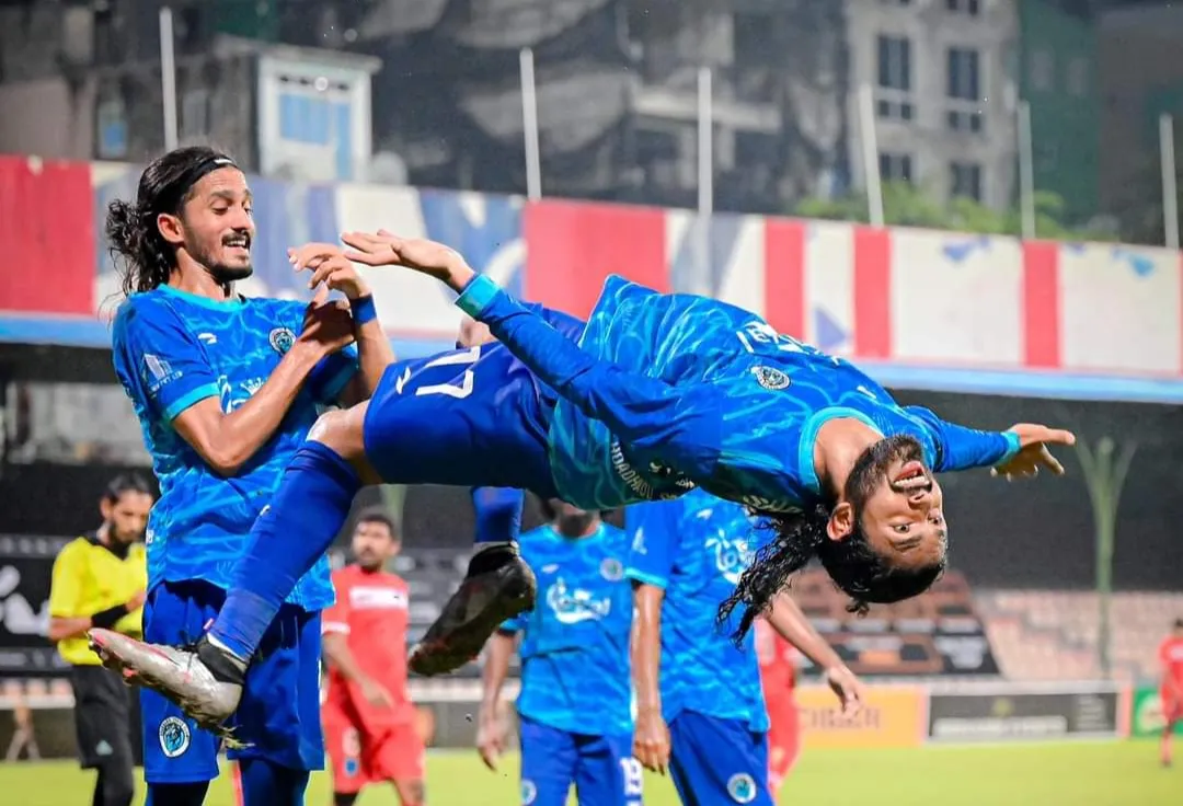 ފުވައްމުލަކާއި މީދޫ ވާދަކުރި މެޗުގެ ތެރެއިން... ފޮޓޯ: މިހާރު / ނިޝާން އަލީ