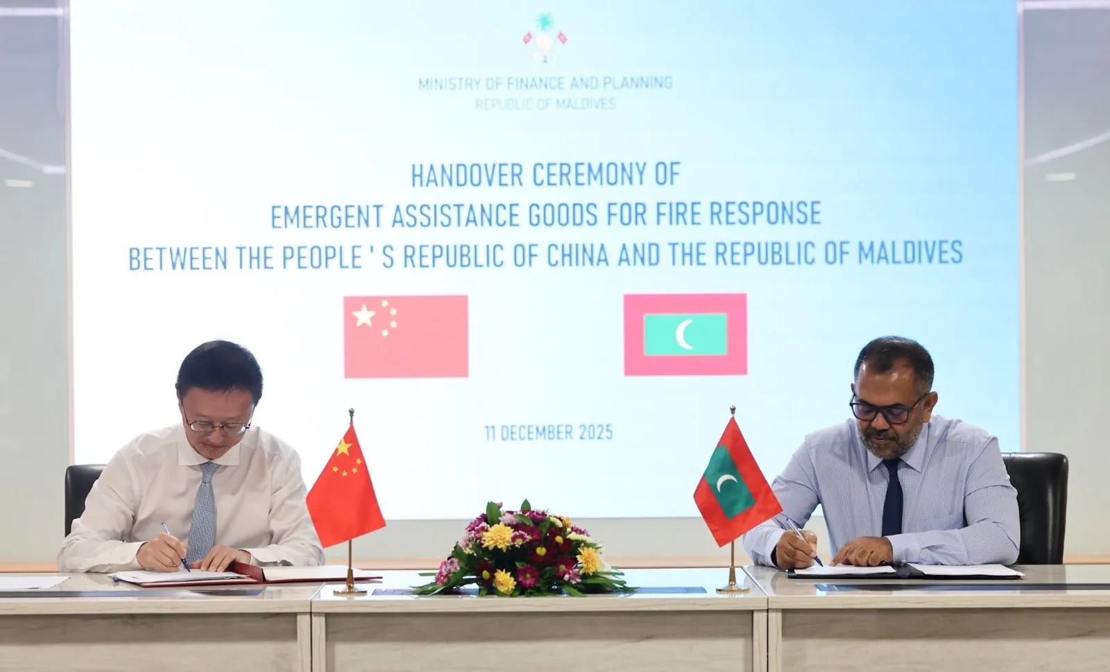 ޗައިނާގެ އެހީ ފޯރުކޮށްދިނުން: ފޮޓޯ/ ފިނޭންސް މިނިސްޓްރީ