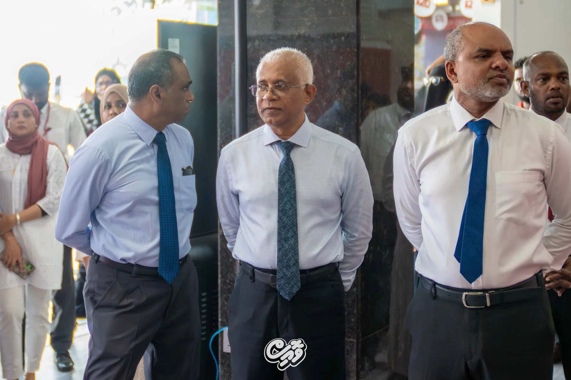 ޕޯސްޓް އޮފީހުގެ ތިރީބައިގައި ޕިކްޕޯސްޓެއް ހުޅުވުން