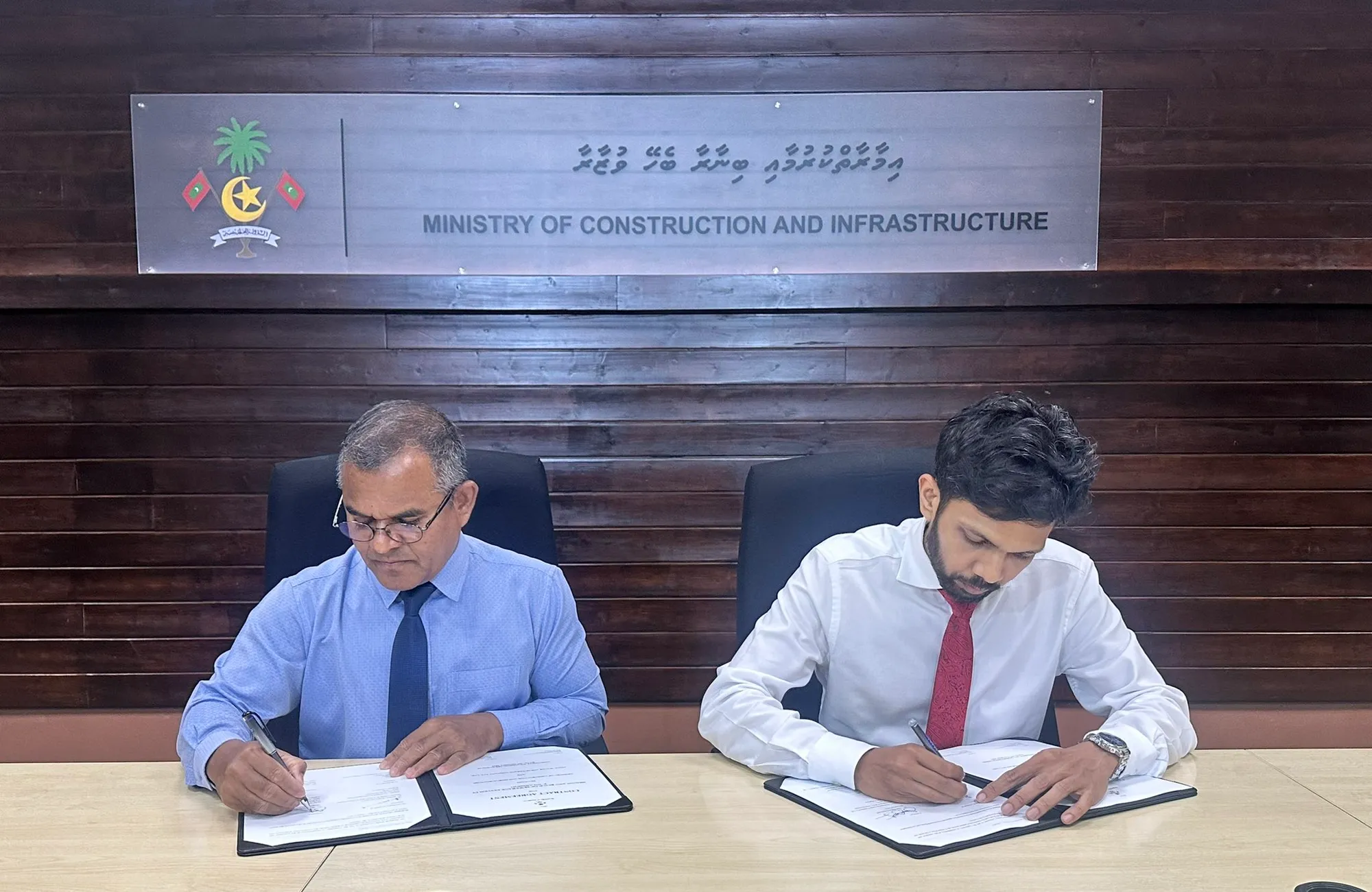 ގުރައިދޫ އެއާޕޯޓަށް ބޭނުންވާ ބިން ހިއްކުމަށް އެމްޓީސީސީ އާއި ހަވާލުކުރުން-- ފޮޓޯ: މިނިސްޓްރީ