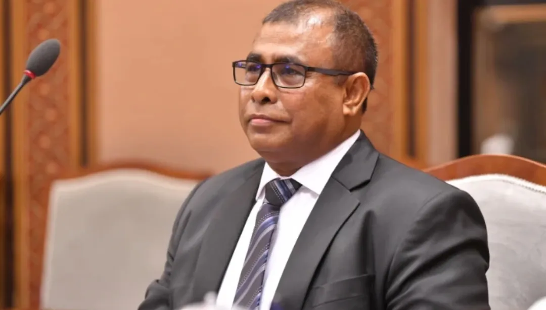 ޓޫރިޒަމް މިނިސްޓަރ ޑރ މައުސޫމް ޖޭޕީއާއި ދުރަށް