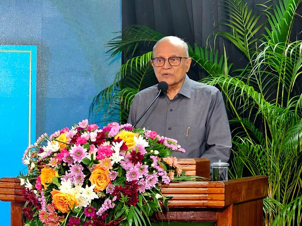 ކުރީގެ ރައީސް މައުމޫން ރޭގެ ފޯރަމްގައި ތަގުރީރު ކުރައްވަނީ