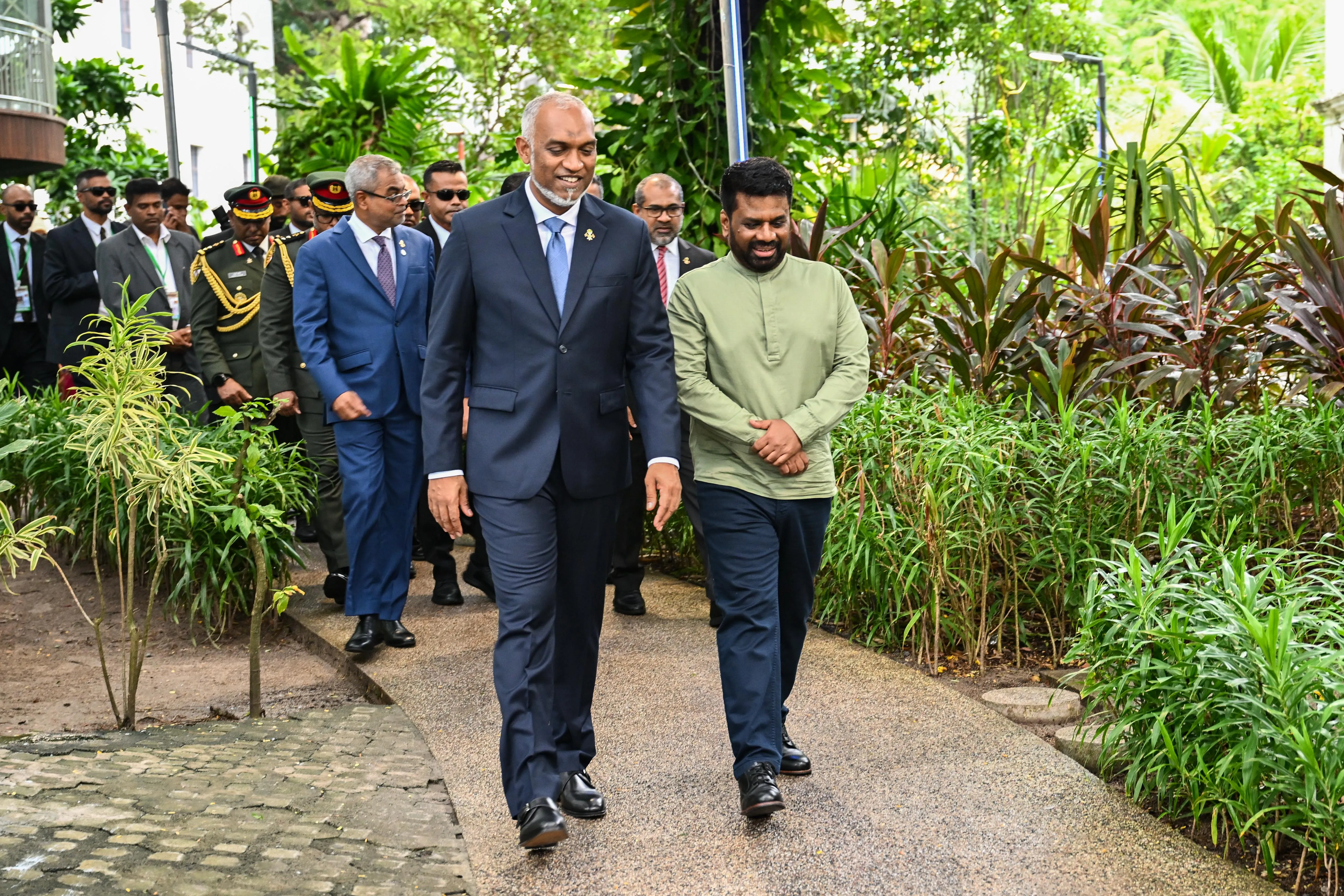 ސްރީލަންކާގެ ރައީސްގެ ދަޢުވަތަކަށް އެ ޤައުމަށް ފުރަމާނަ ދަތުރުފުޅެއް ކުރެއްވުމަށް ރައީސުލްޖުމްހޫރިއްޔާ ނިންމަވައިފި