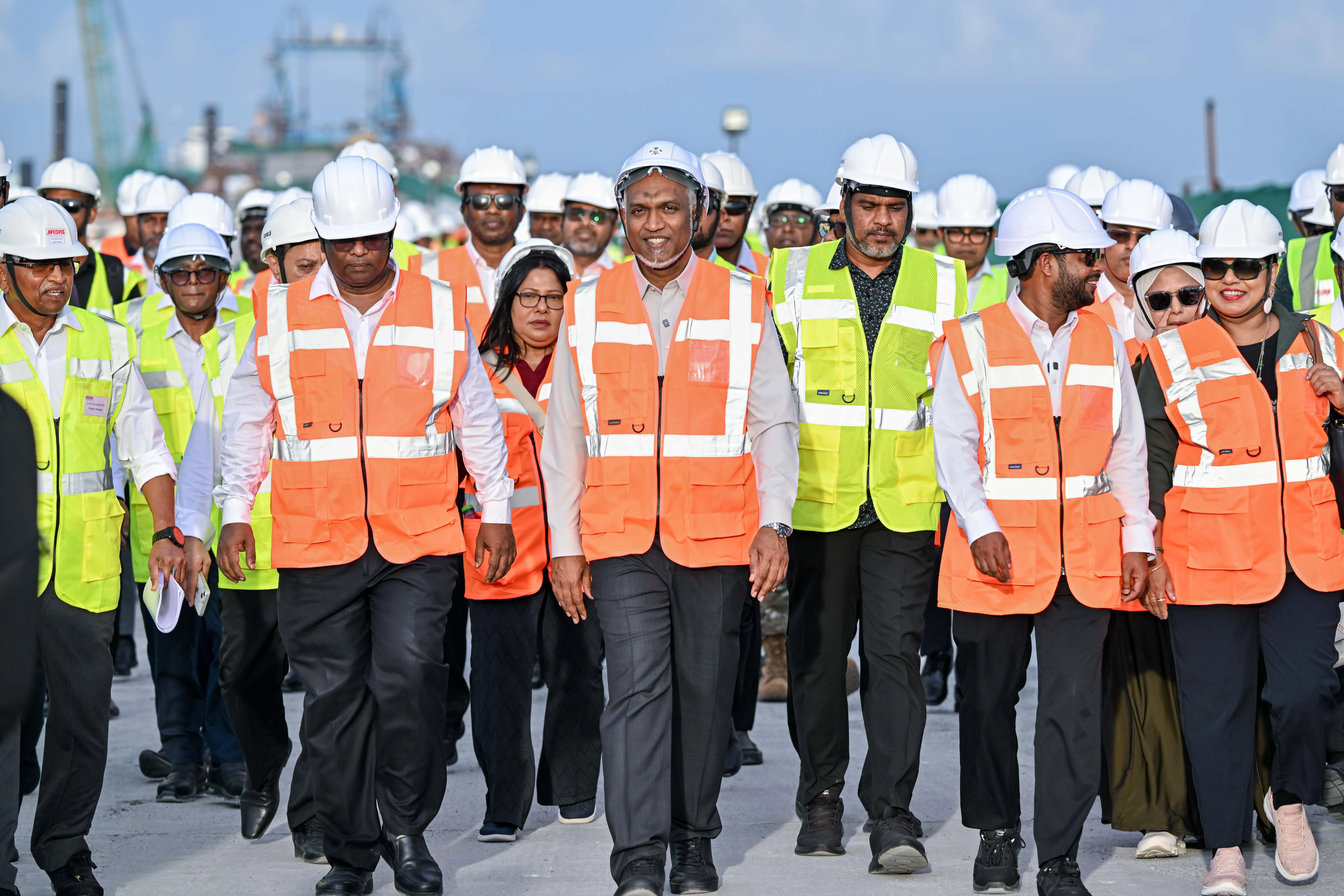 ތިލަމާލެ ބްރިޖުން ފައި މަގުގައި ހިންގަވާފައި ރައީސް މުޢިއްޒު ވިލިމާލެ އަށް 
