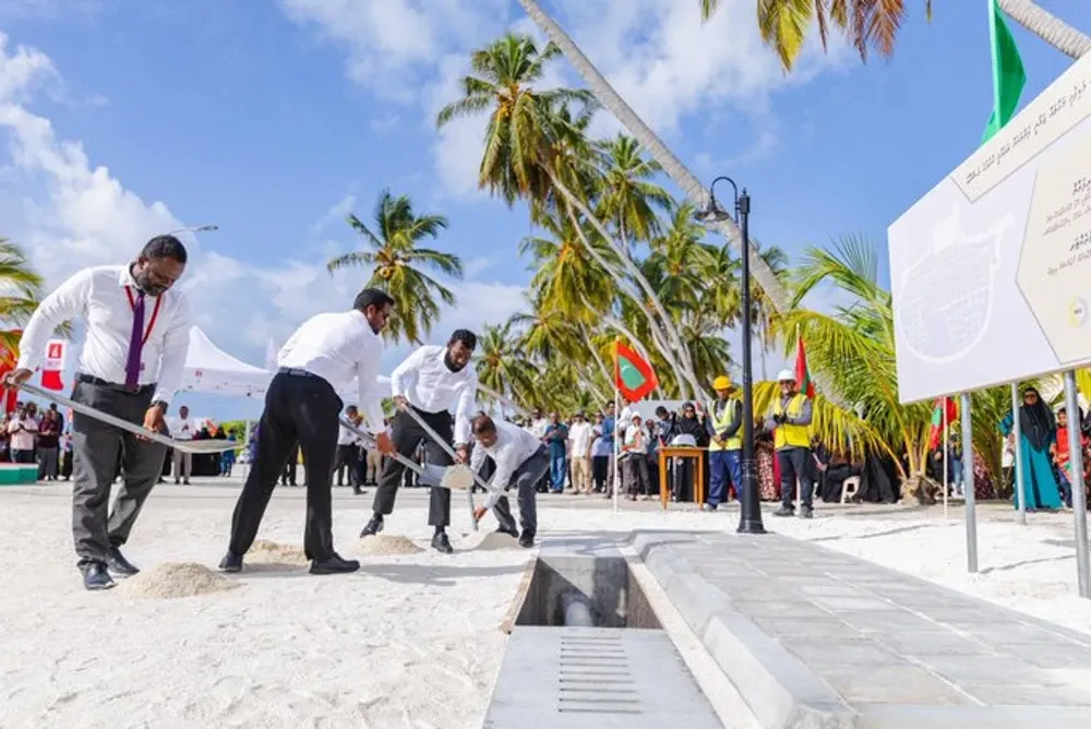 ތ. މަޑިފުށީގެ މަގުތައް ތަރައްޤީ ކުރުމުގެ ޢަމަލީ މަސައްކަތް ފެށުމުގެ ތެރެއިން