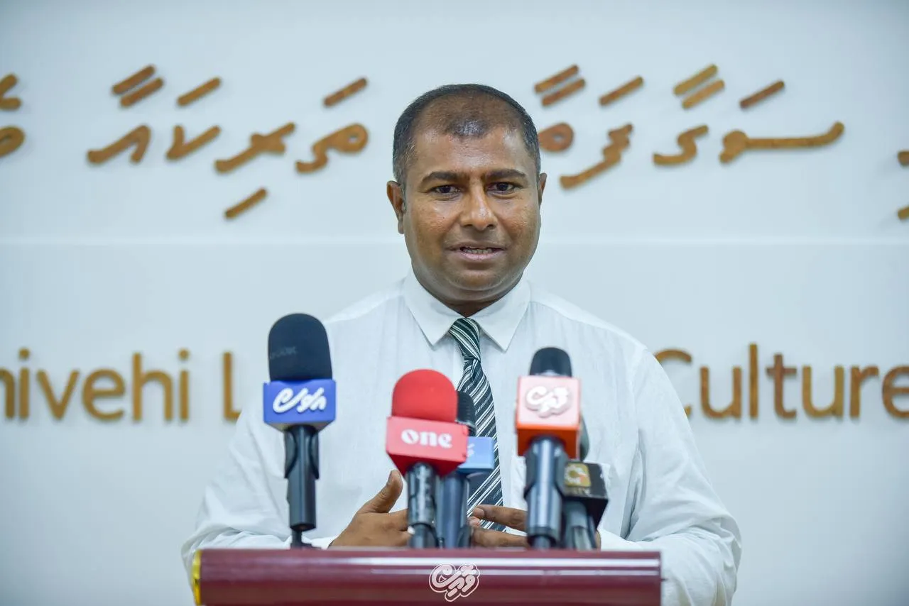"ދިވެހި ބަސް ނޫން ބަހަކުން ވިސްނާ ދިވެހިން އުފެދިގެންދާކަމީ ޤައުމީ ބޮޑު މައްސަލައެއް"