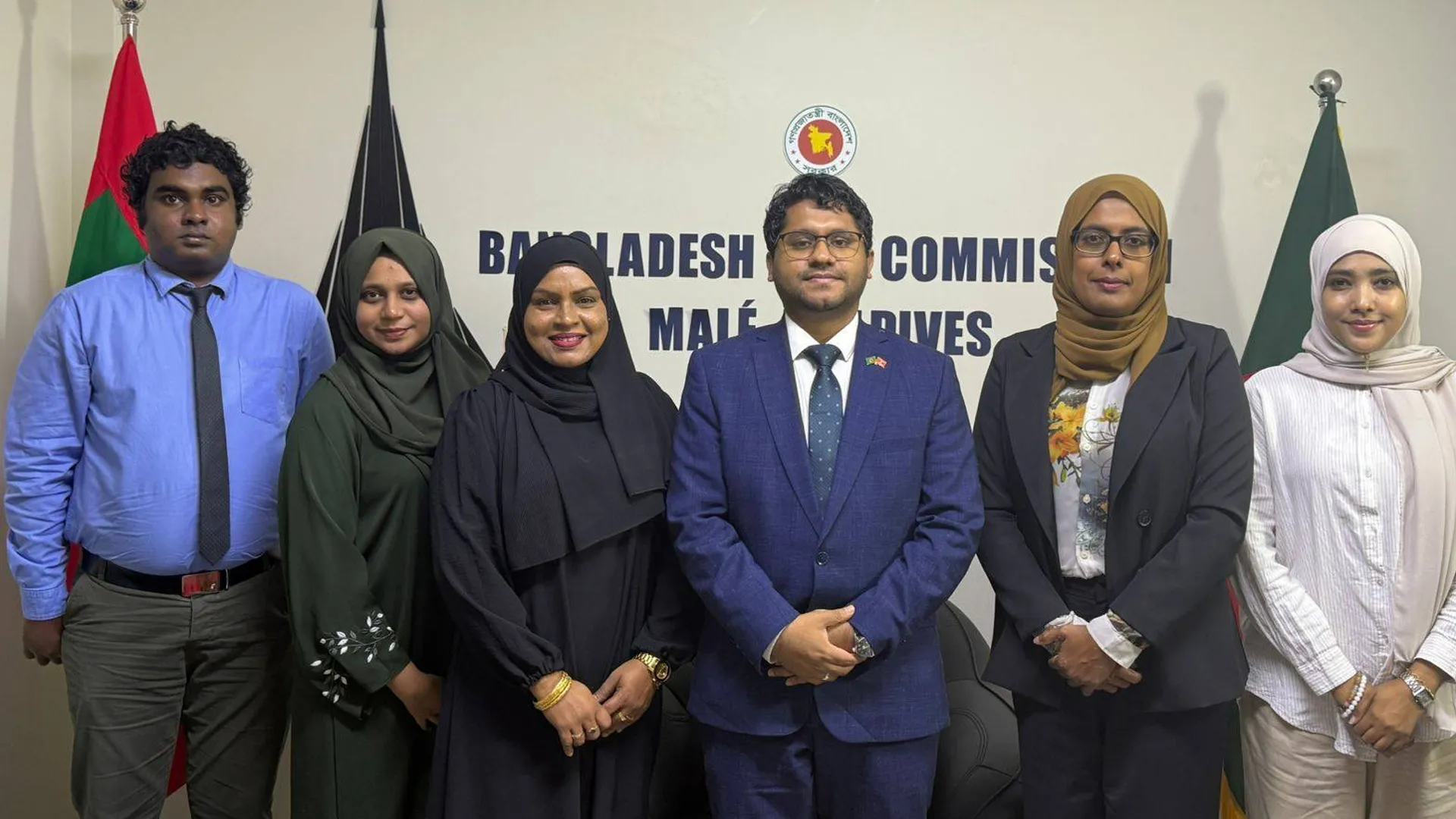 ރާއްޖޭގެ ވަފުދު ބަންގްލަދޭސް ސަފީރާއެކު - ފޮޓޯ: ބަންގްލަދޭސް އެމްބަސީ