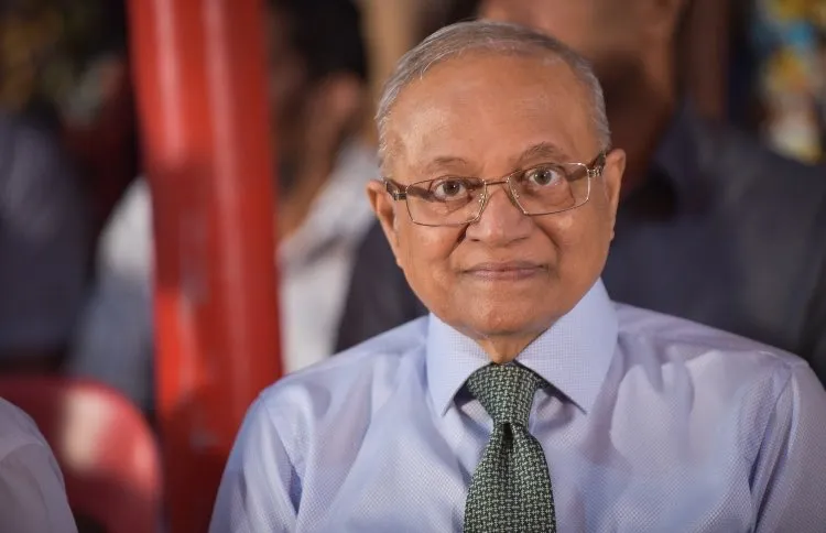 ދިވެހި ހުރިހާ ރައްޔިތުންވެސް ސާބިތުކަމާއި އެކު އިސްލާމްދީނުގައި ދެމި ތިބިމުގެ ޢަޒުމުވަރުގަދަ ކުރައްވުމަށް ރައީސް މައުމޫނު ގޮވާލައްވައިފި