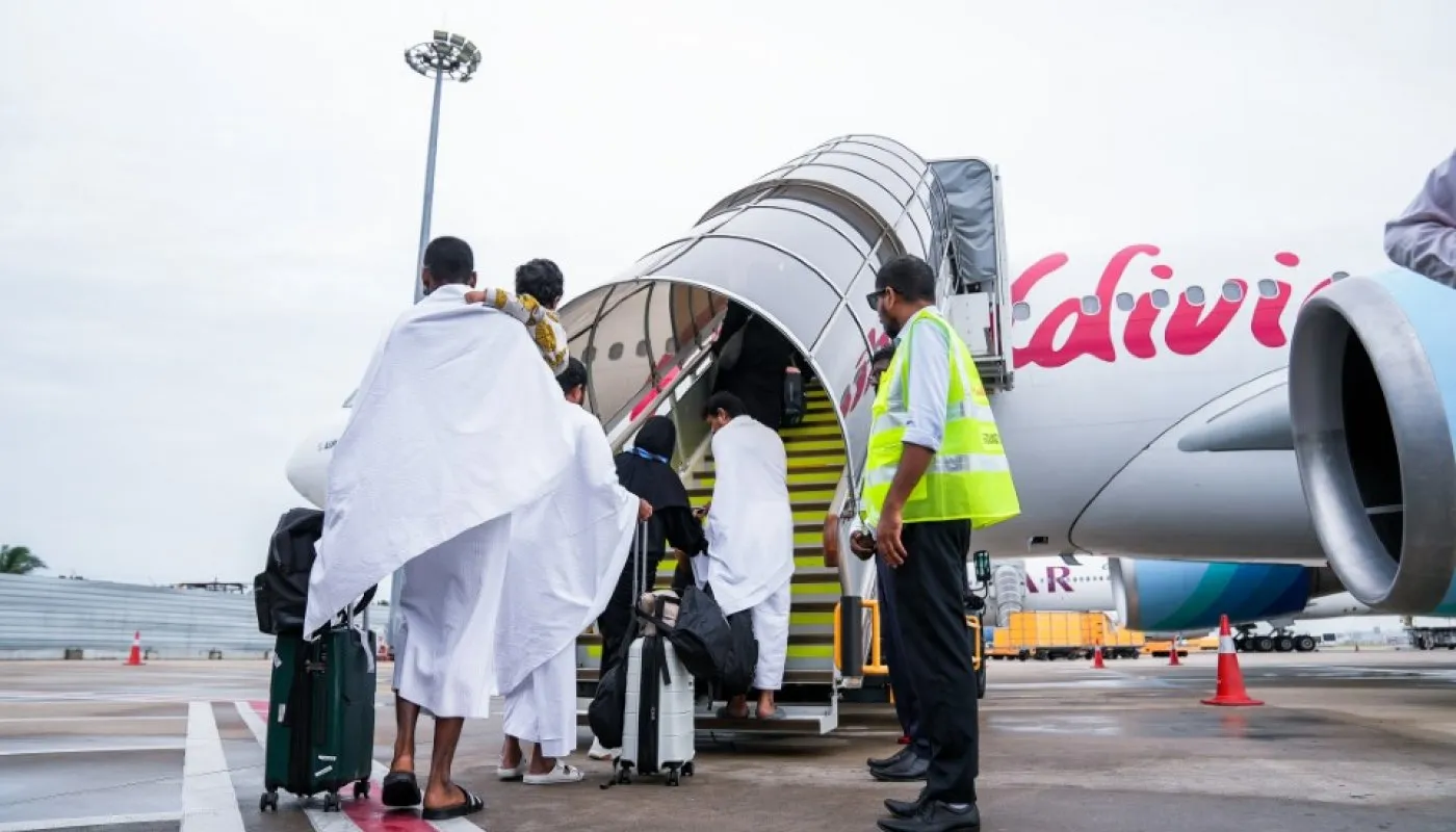 ބަޔަކު އުމްރާއަށް ދަނީ