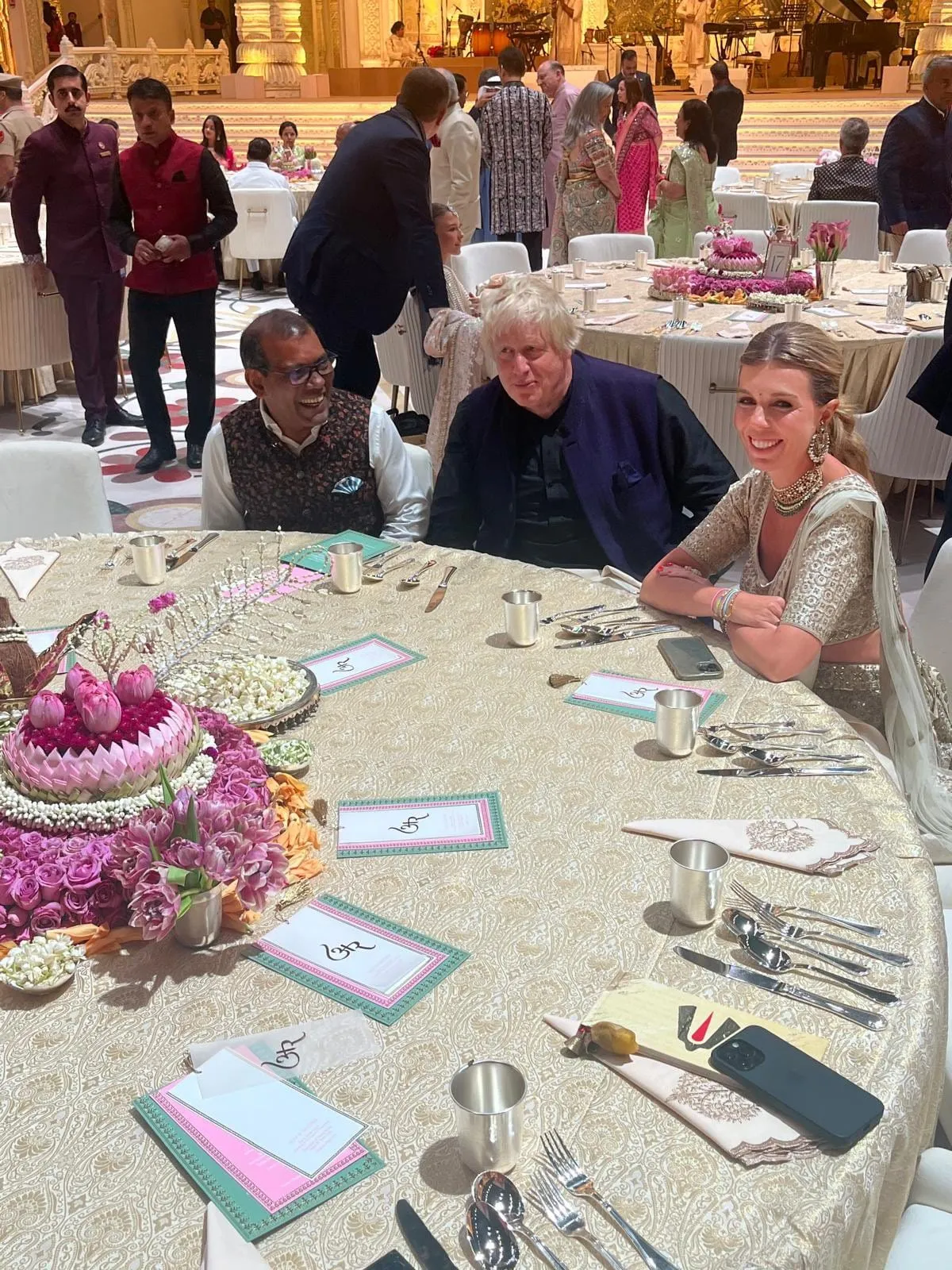 މުކޭޝް އަމްބާނީގެ ދަރިފުޅު އަނަންތު އަމްބާނީ ކައިވެނީގެ ހަފްލާގައި މުޙައަމަދު ނަޝީދް