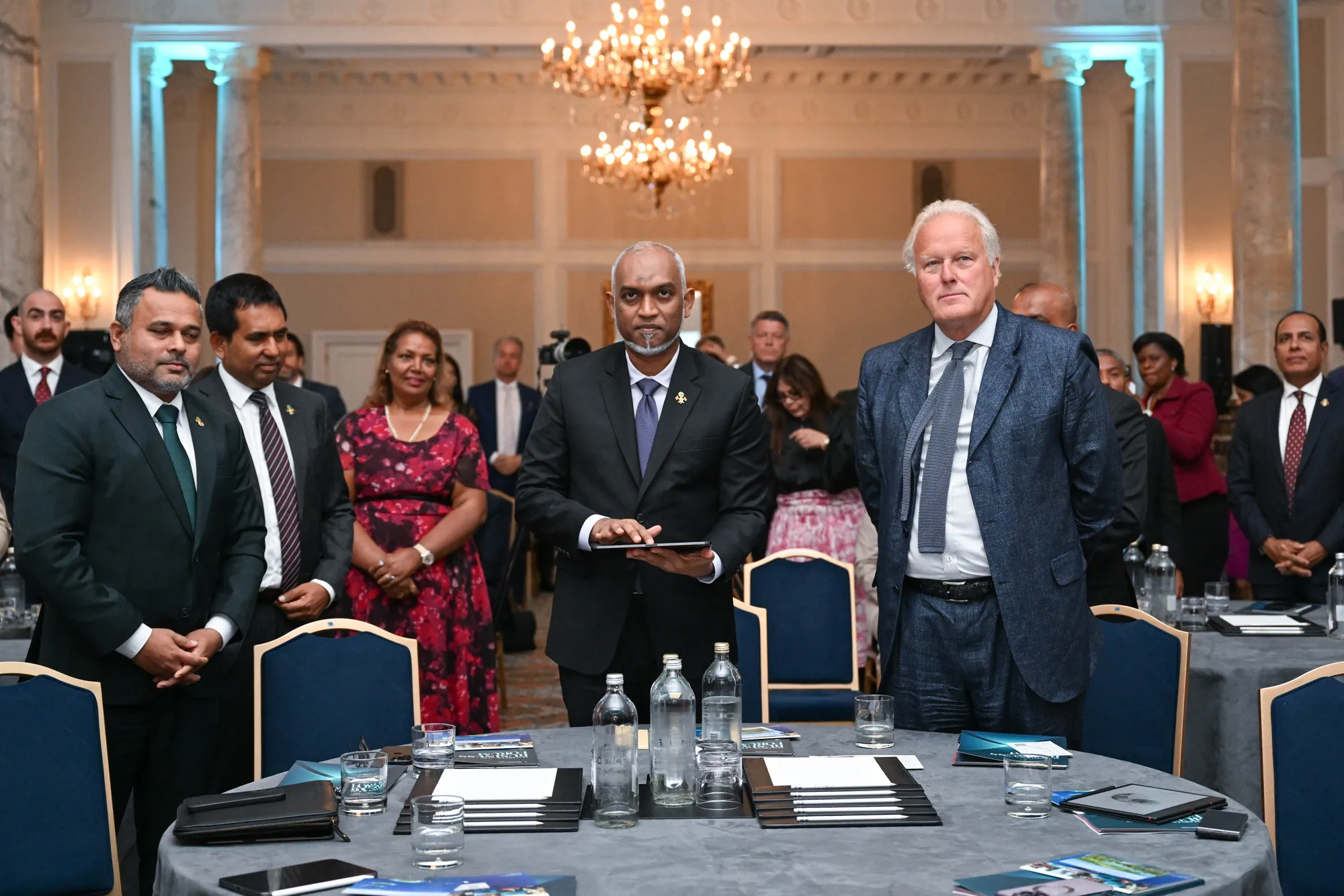 ރައީސް ޑރ.މުއިއްޒު "ފްރޮމް މޯލްޑިވްސް" ބްރޭންޑް ތައާރަފްކޮށްދެއްވަނީ... ފޮޓޯ: ރައީސް އޮފީސް