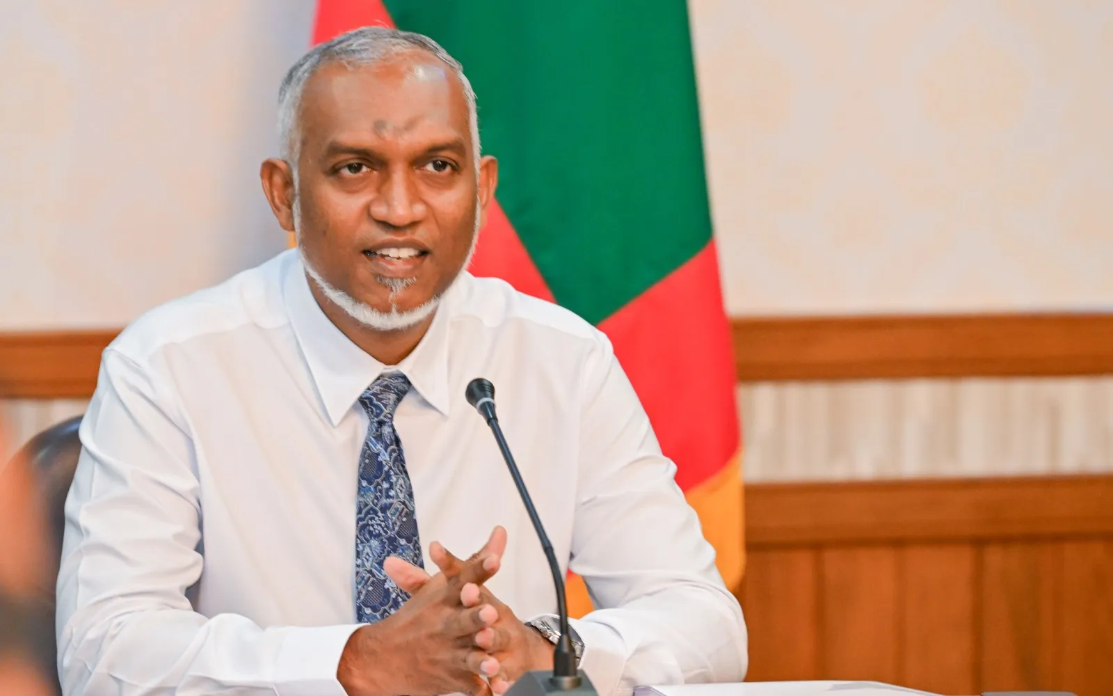 ރައީސް މުޢިއްޒު : ފޮޓޯ/ ރައީސް އޮފީސް