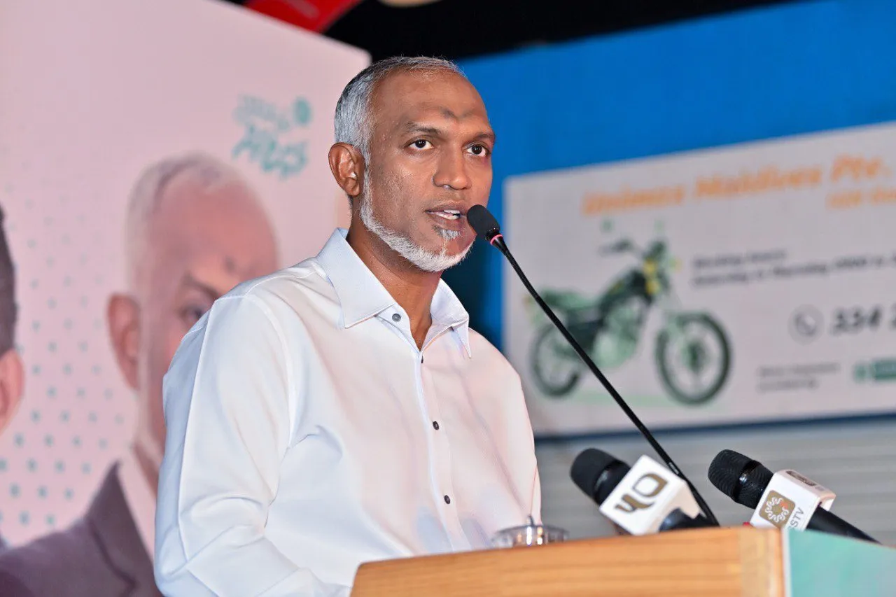 ރޭގެ ކެންޕެއިން ޖަލްސާގައި ރައީސް މުޢިއްޒު ވާހަކަދައްކަވަނީ— ފޮޓޯ/ޕީއެންސީ