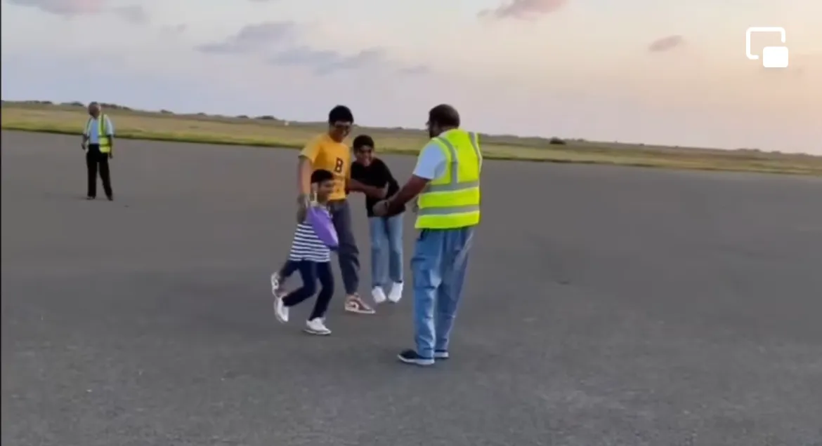ޤާސިމް ދަރިންނާއި އެކު ނަގާފައިވާ ވީޑިއޯ އަކަށް ގިނަ ބައެއްގެ ލޯބި