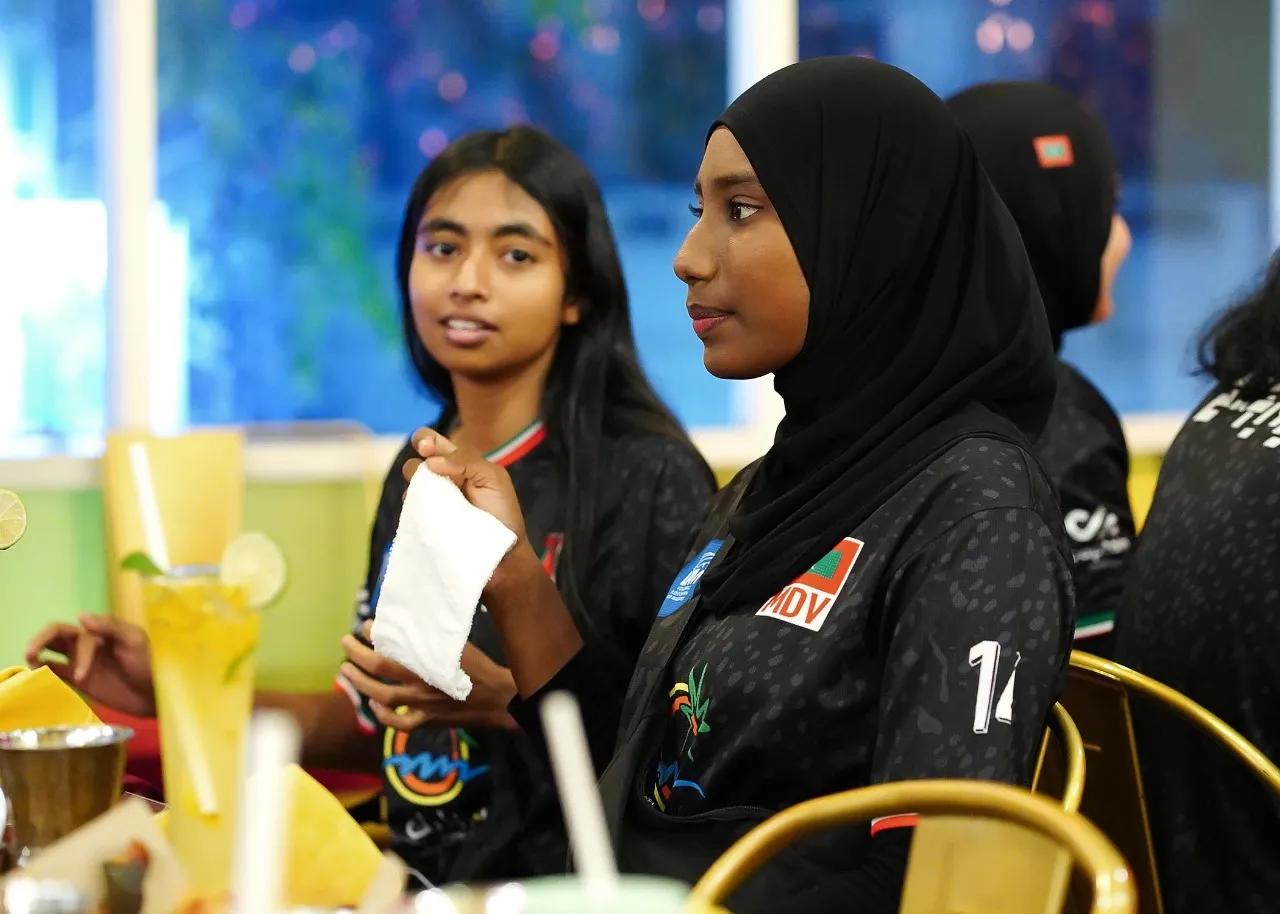 ޤައުމީ އަންހެން ވޮލީޓީމްގެ ހިތްވަރާއި ކާމިޔާބީ ފާހަގަކުރުމަށް ބޮލީވޫޑް ރެސްޓޯރެންޓުން ދިން ޑިނަރގެ ތެރެއިން..