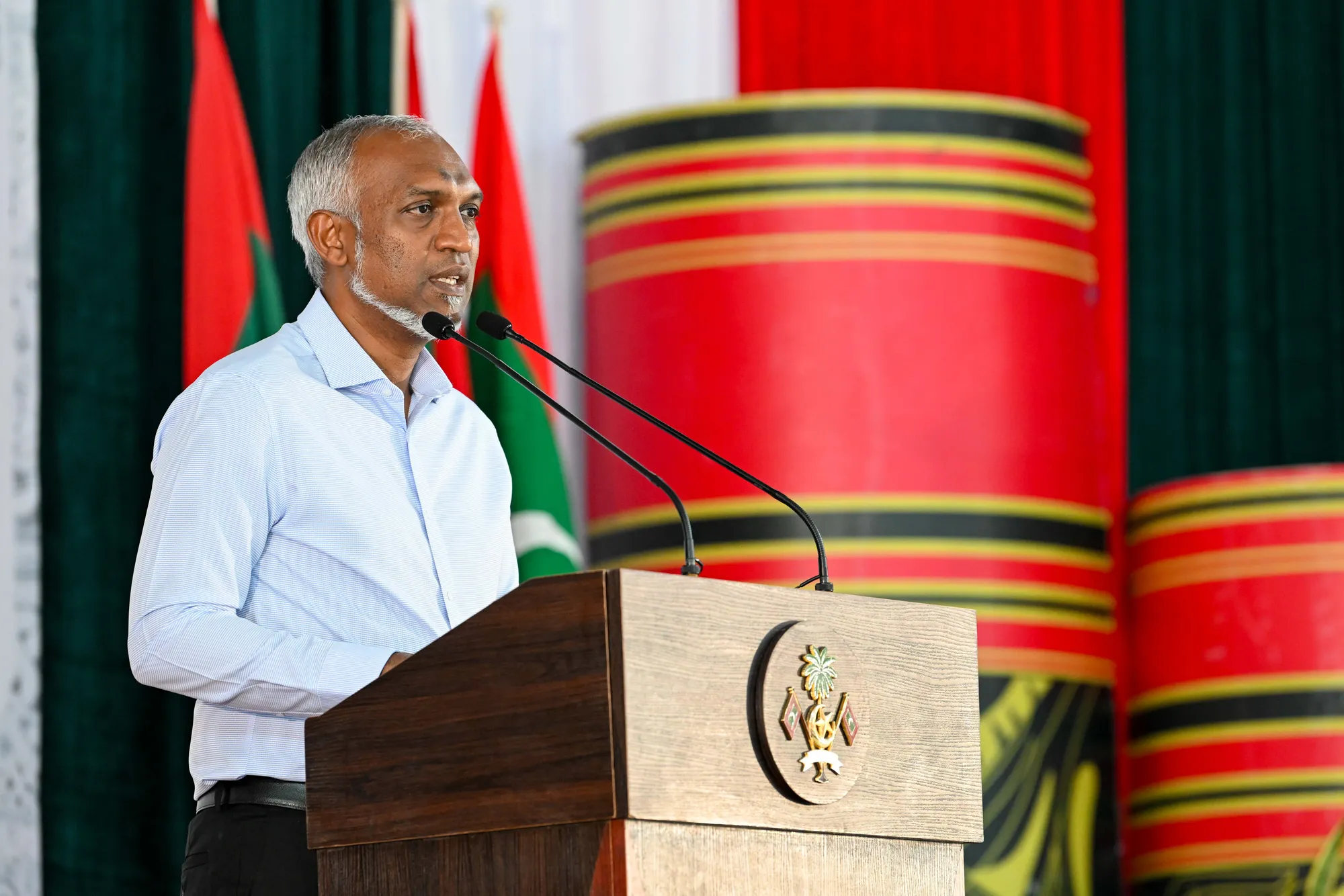 ރައީސް މުޢިއްޒު، އިދިކޮޅަށް: ފައިސާ ނުދެއޭ ބުނާއިރު، ދިޔައީ 9 ބިލިއަން ރުފިޔާ ރައްޔިތުންނަށް ނުދީ