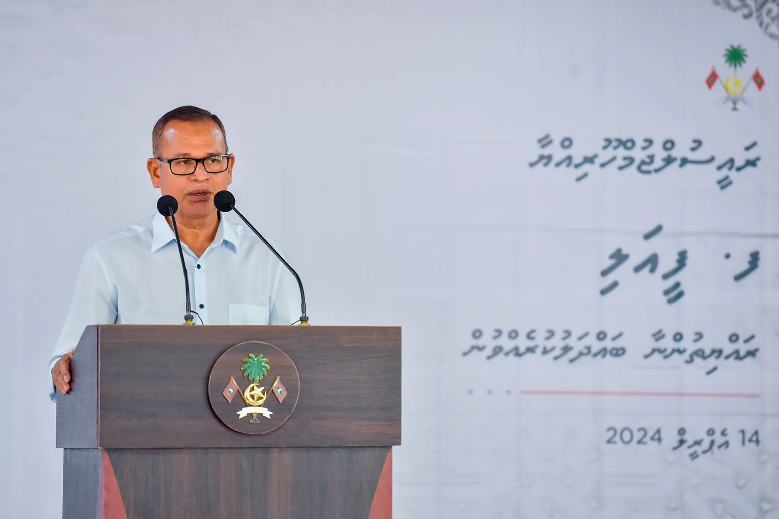 ރައީސް ފ. ފީއަލީ ރައްޔިތުންނާ ބައްދަލުކުރެއްވި ޖަލްސާގައި ވަޒީރު އާދަމް ޝަރީފް ވާހަކަ ދައްކަވަނީ --- ފޮޓޯ: ރައީސް އޮފީސް