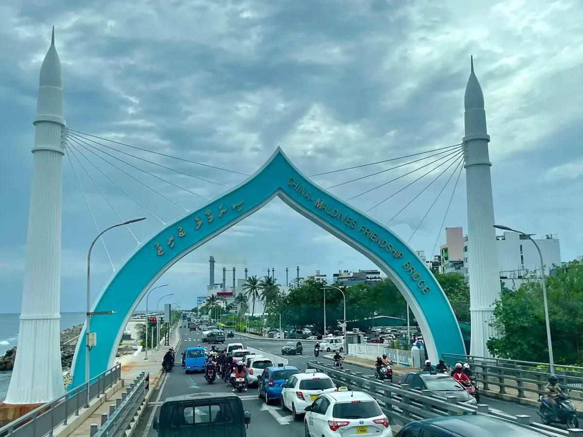 މާލޭގެ ތޮށިގަނޑު ހިލަގާތަކުގެ ތެރެއަށް ވެއްޓި ތާށިވި މީހަކު ސަލާމަތްކޮށްފި