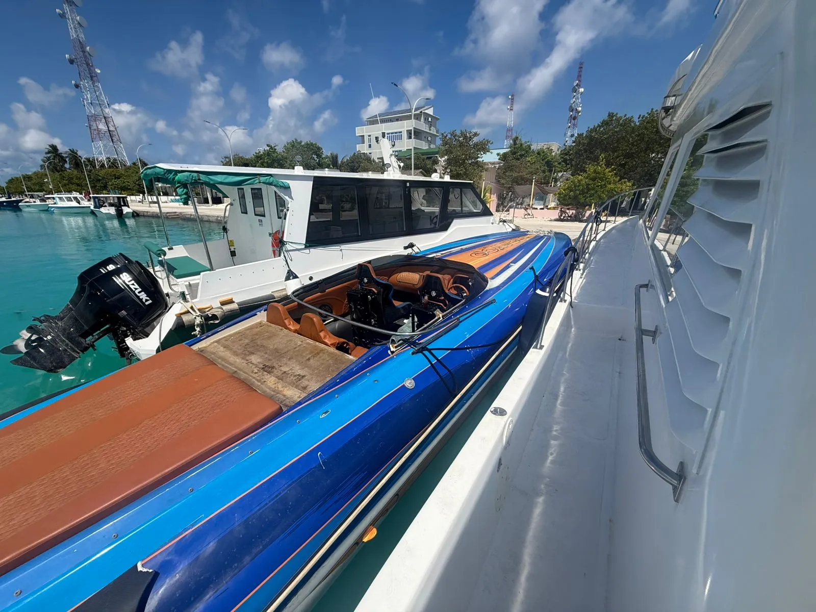 ދެމީހުން ކަނޑަށް ގެއްލުނު ހާދިސާ ހިނގުމާއި އެކު ބިލިއަނަރު ގޯތަމް ސިންގހާނިއާ އަވަހަށް ފުރައިގެން ދިޔުމުން ސުވާލު އުފެދިއްޖެ