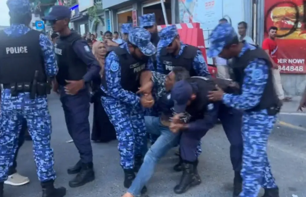 ކުޑަކުއްޖާ ކުރިމަތީ ހައްޔަރުކުރި މީހާ ކޯޓު އަމުރާއެކު ދޫކޮށްލައިފި