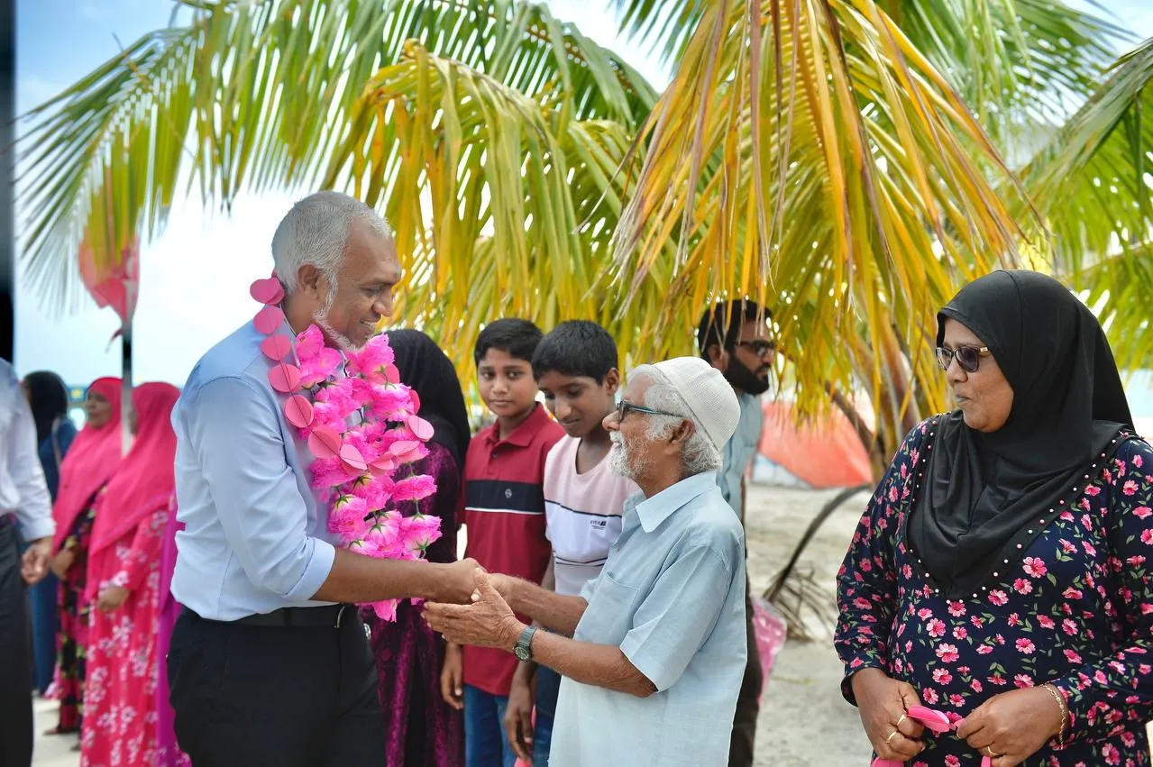 ދެވަނަ ބުރުގެ ކެމްޕެއިނަށް ޑރ މުއިއްޒު އަރިއަތޮޅަށް ދަތުރު ފަށްޓަވައިފި!