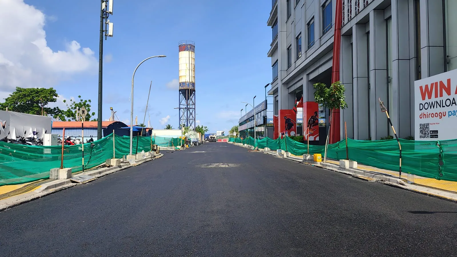 އަމީނީ މަގުގެ ފުރަތަމަ ސެގްމެންޓުގެ ފުރަތަމަ ލޭޔަރ ތާރު އަޅާފައި -- ދުވަސް ފޮޓޯ: އަޒްމީ އަލީ