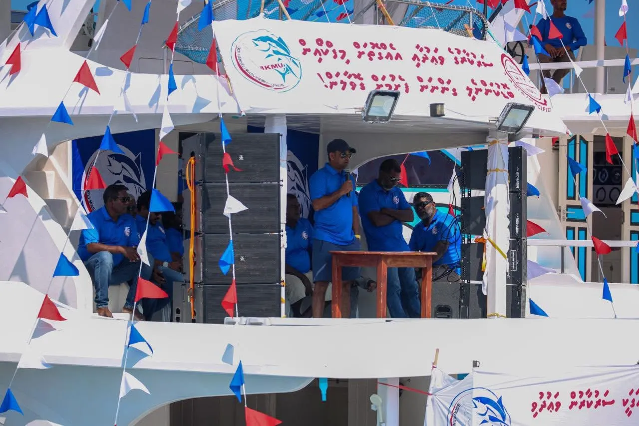 ތިން ދޯނި ދޫކޮށްލައި ހަތަރު ބިދޭސީން އިމިގްރޭޝަނާއި ހަވާލުކޮށްފި