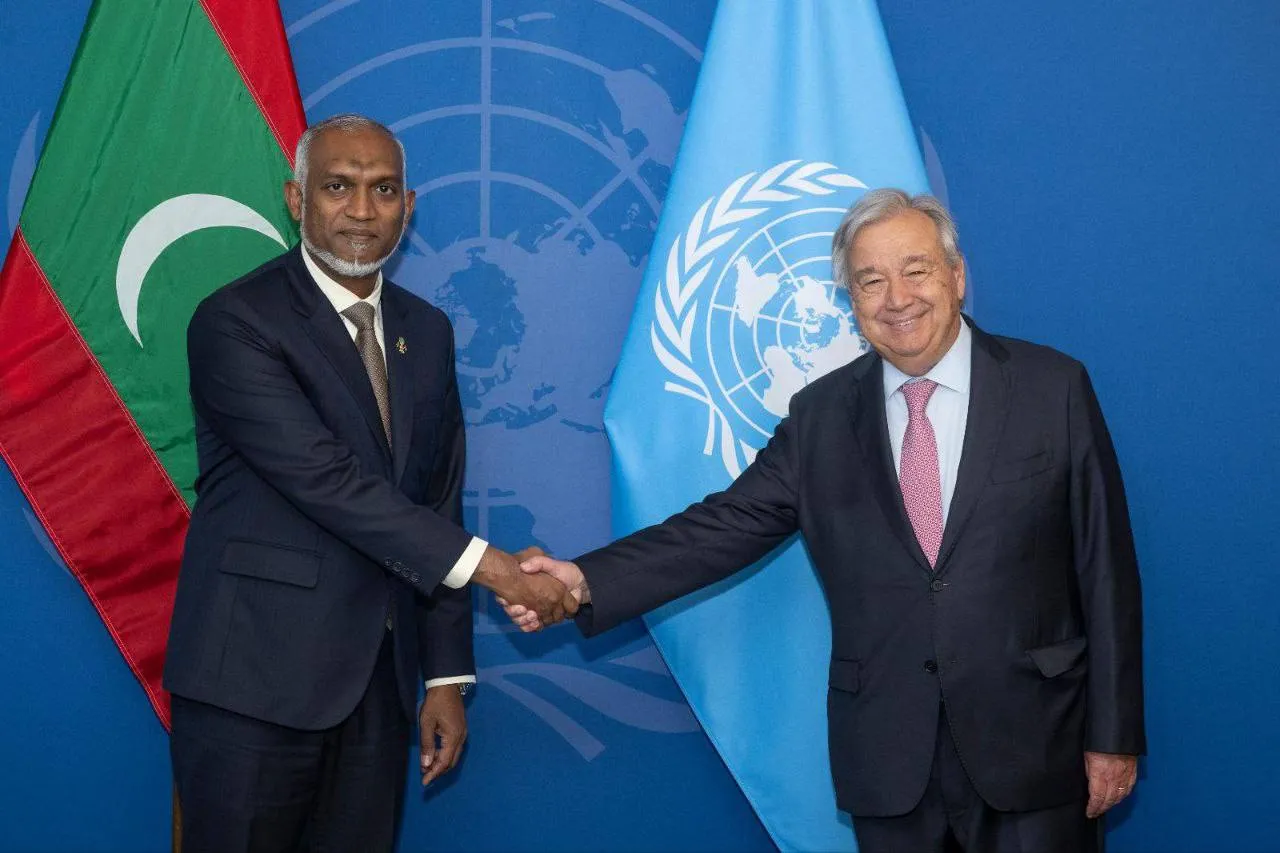 ރައީސް ޑރ.މުޢިއްޒު، އދ ގެ ސެކްރެޓަރީ ޖެނެރަލް އެންޓޯނިއޯ ގުޓޭރޭޒްއާ ބައްދަލުކުރެއްވުން-- ފޮޓޯ: ރައީސް އޮފީސް