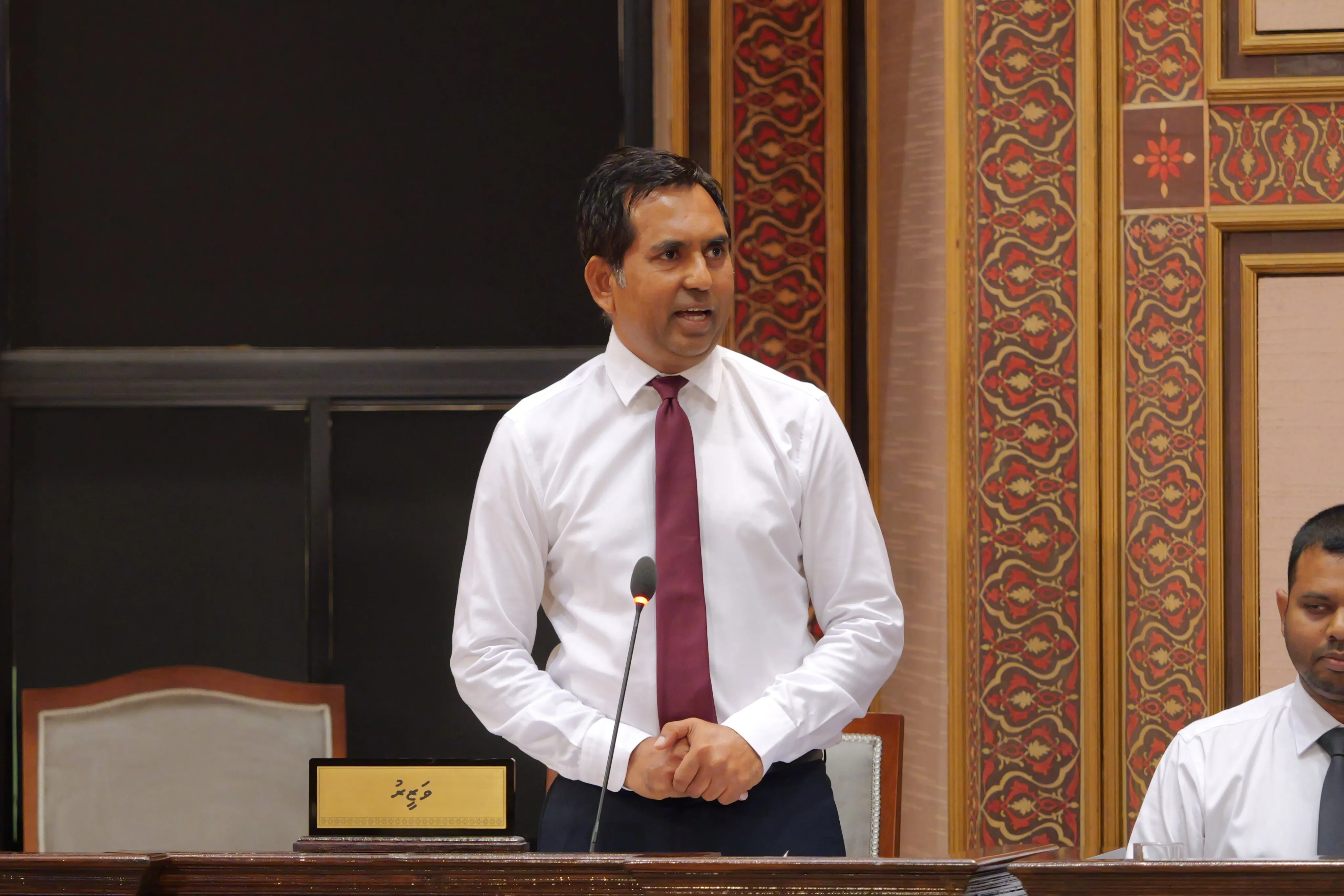 ޑޮލަރުގެ މައްސަލައިގައި މިނިސްޓަރު ސައީދު އަދަދު ތަކުން، ރައީސް ނަޝީދު އަށް ރައްދު ދެއްވައިފި
