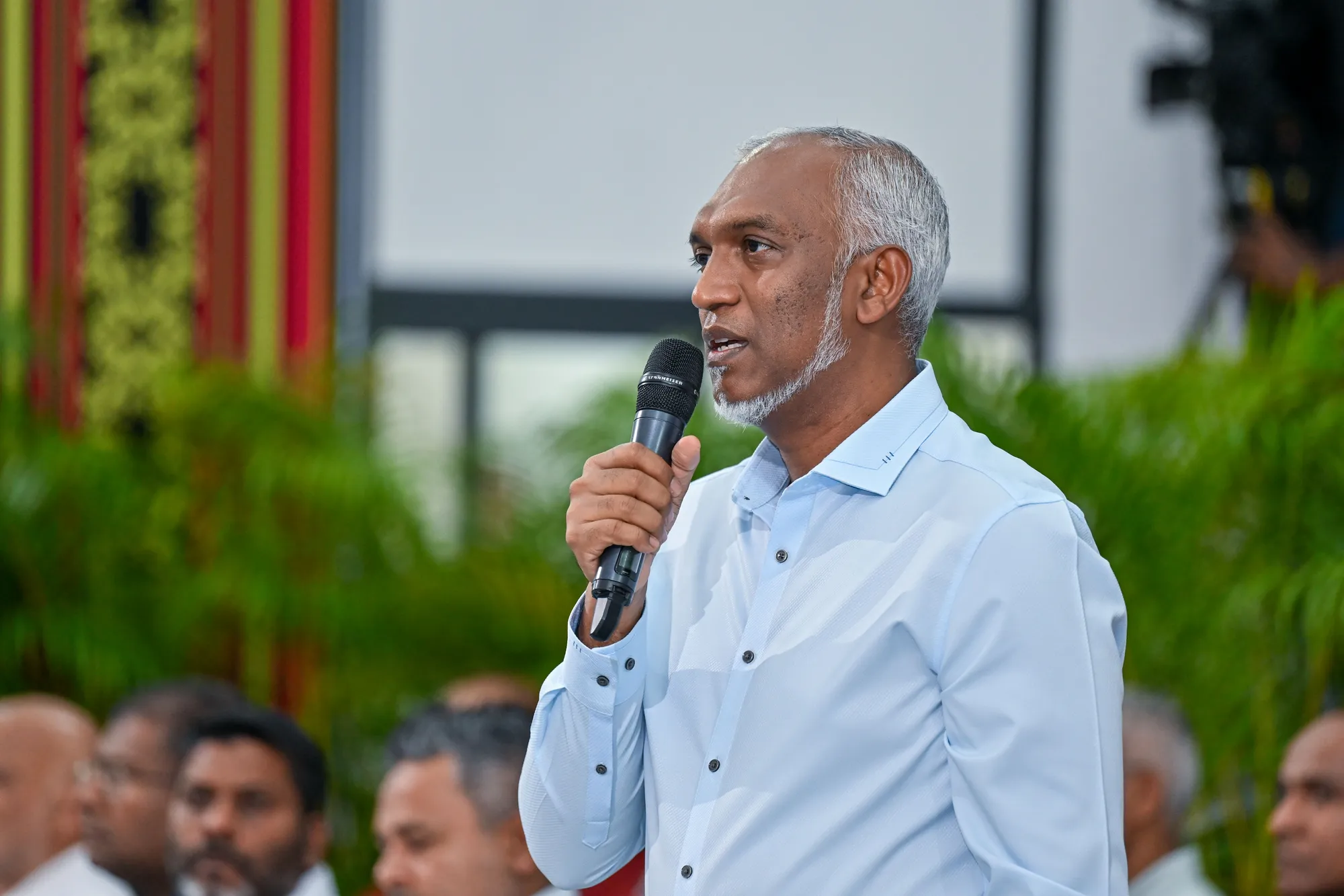 ރައީސް ރައްޔިތުންގެ ބައްދަލްވުމެއް