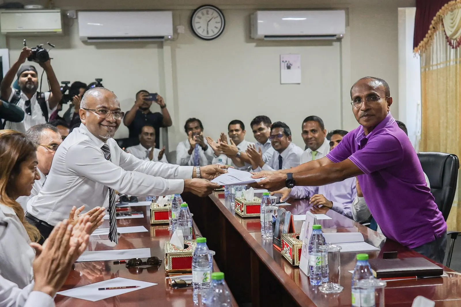 ރައީސް ނަޝީދަށްޓަކައި އުފެއްދި ދަޑިމޮކްރެޓްސް 3000 މެމްބަރުން ހަމަނުވެގެން އުވާލަން ނިންމައިފި