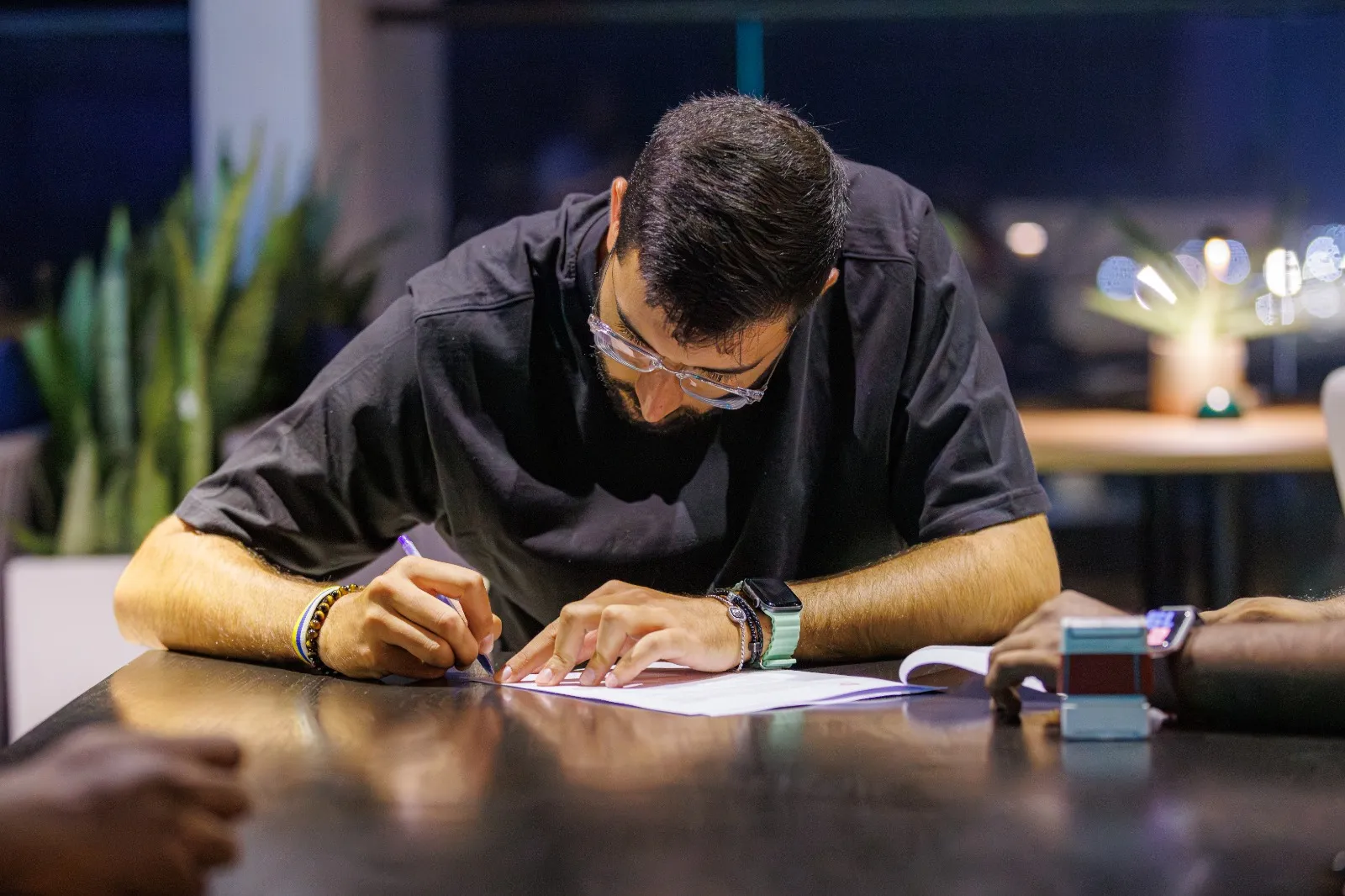 ރޮޑްރީގޭޒް ސޮއިކުރުމުގެ ތެރެއިން.. ފޮޓޯ: ބުރު