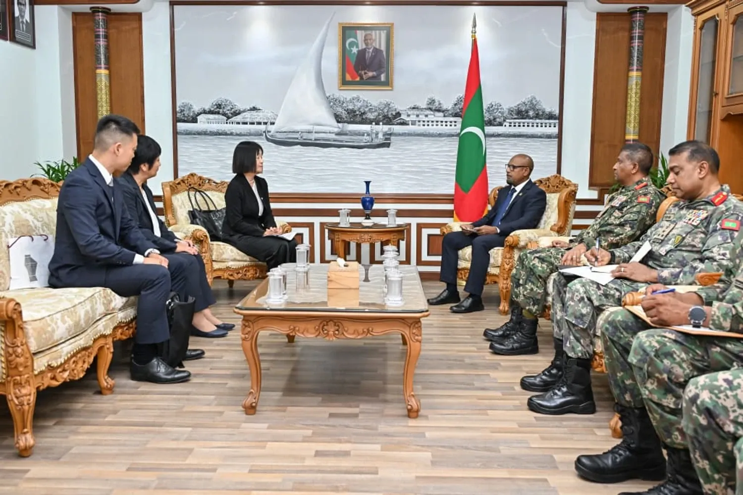 ޖަޕާނުގެ ސަފީރު ދިފާޢީ އަދި ވަޠަނީ ޚިދުމަތާ ބެހޭ ވަޒީރުގެ އަރިހަށް އިޙްތިރާމްގެ ޒިޔާރަތެއް ކުރައްވައިފި