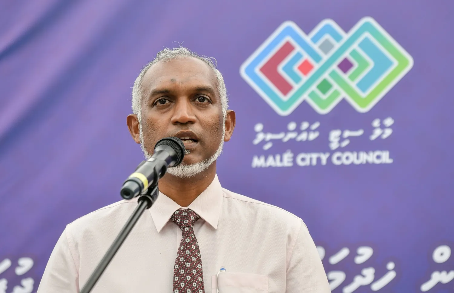 ޖަމާޢަތަށް ދާ މީހުންގެ ވެހިކަލްތަކުގައި ސްޓިކާ ނުޖަހަން މޭޔަރު އެދިއްޖެ