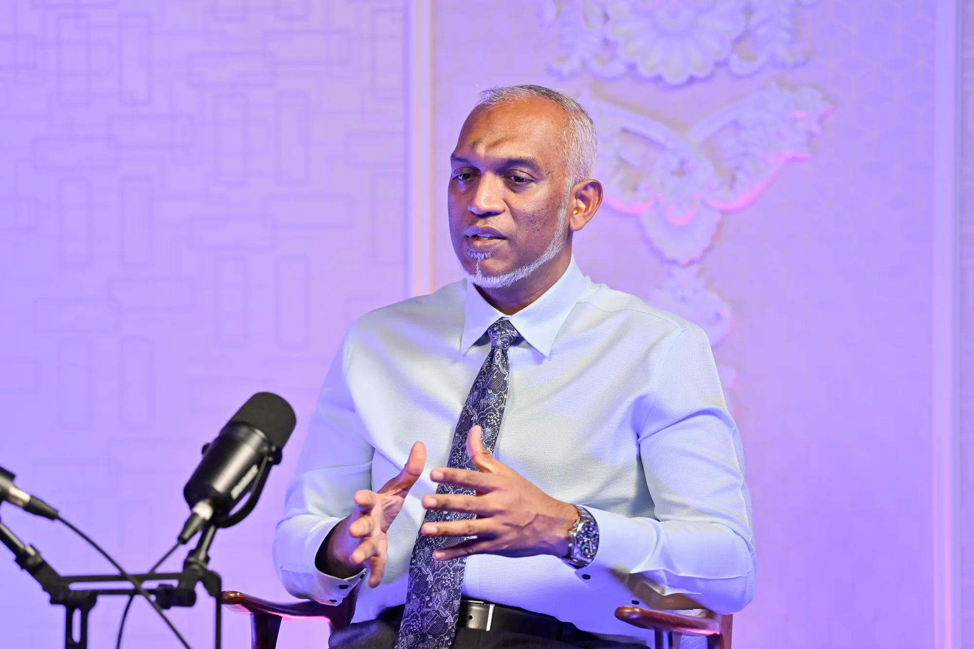 "ރައްޔިތުންނާ އެކު" ޕޮޑްކާސްޓުގެ ފަސްވަނަ އެޕިސޯޑުގައި ރައީސް ވާހަކަފުޅު ދައްކަވަނީ -- ފޮޓޯ: ރައީސް އޮފީސް