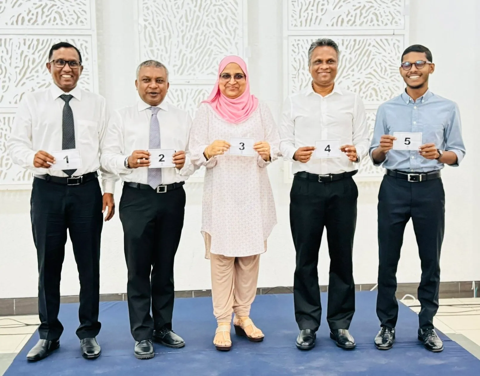 ކެންޑިޑޭޓުންގެ ނަންތައް ތަރުތީބުކޮށްފި، އާޒިމާއަށް ކެނޑިޑޭޓް ނަންބަރު ތިނެއް!