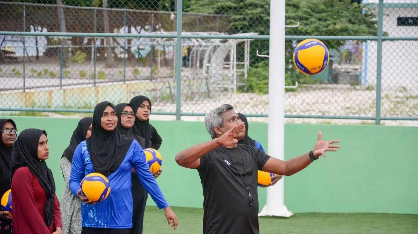 ކުލަބު ޖީއެސްގެ ފަރާތުން ހޯރަފުށީގައި ބޭއްވި ވޮލީބޯޅަ ކޭމްޕްގެ ތެރެއިިން