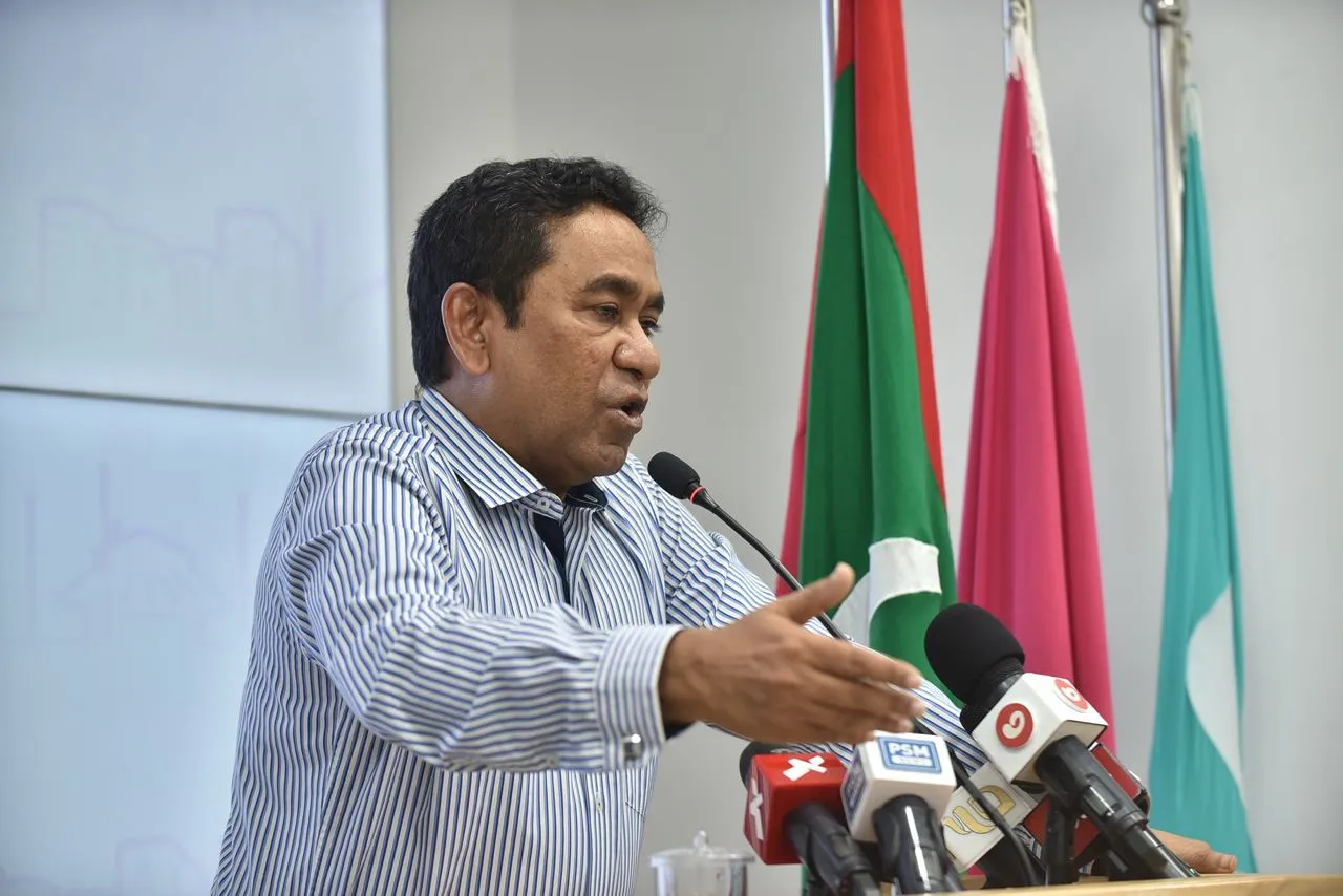 "ބޭސްފަރުވާއަށް ބޭރަށް ވަޑައިގަތުމަށް އެދުމުން ރައީސް ޔާމީން ވިދާޅުވީ ވަތް ދޮރުން ނުކުންނަވާށޭ"