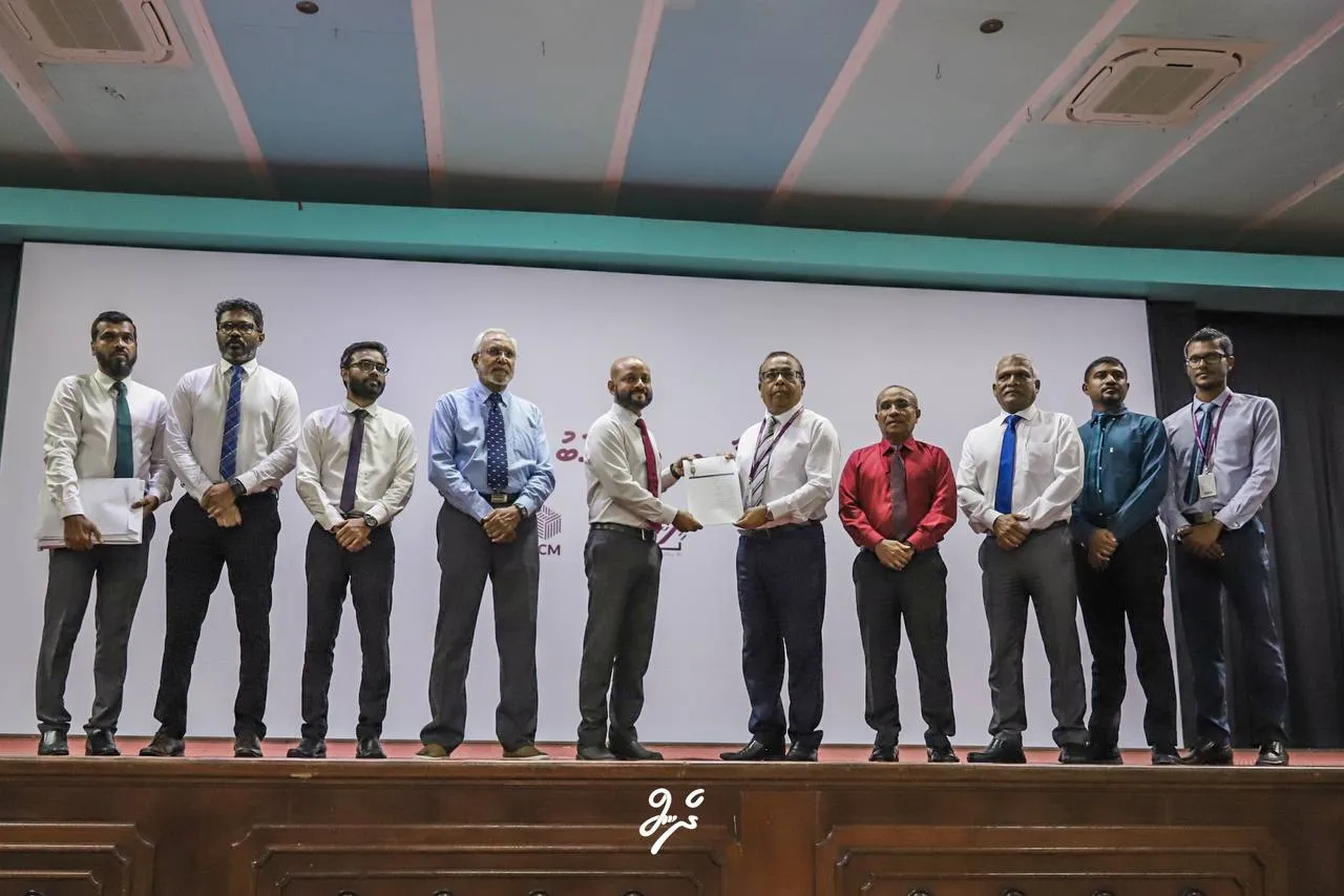 މިނިވަން ކެންޑިޑޭޓް ފާރިސް ގެ ކެންޑިޑެސީ ފޯމު ހުށައަޅުއްވައިފި