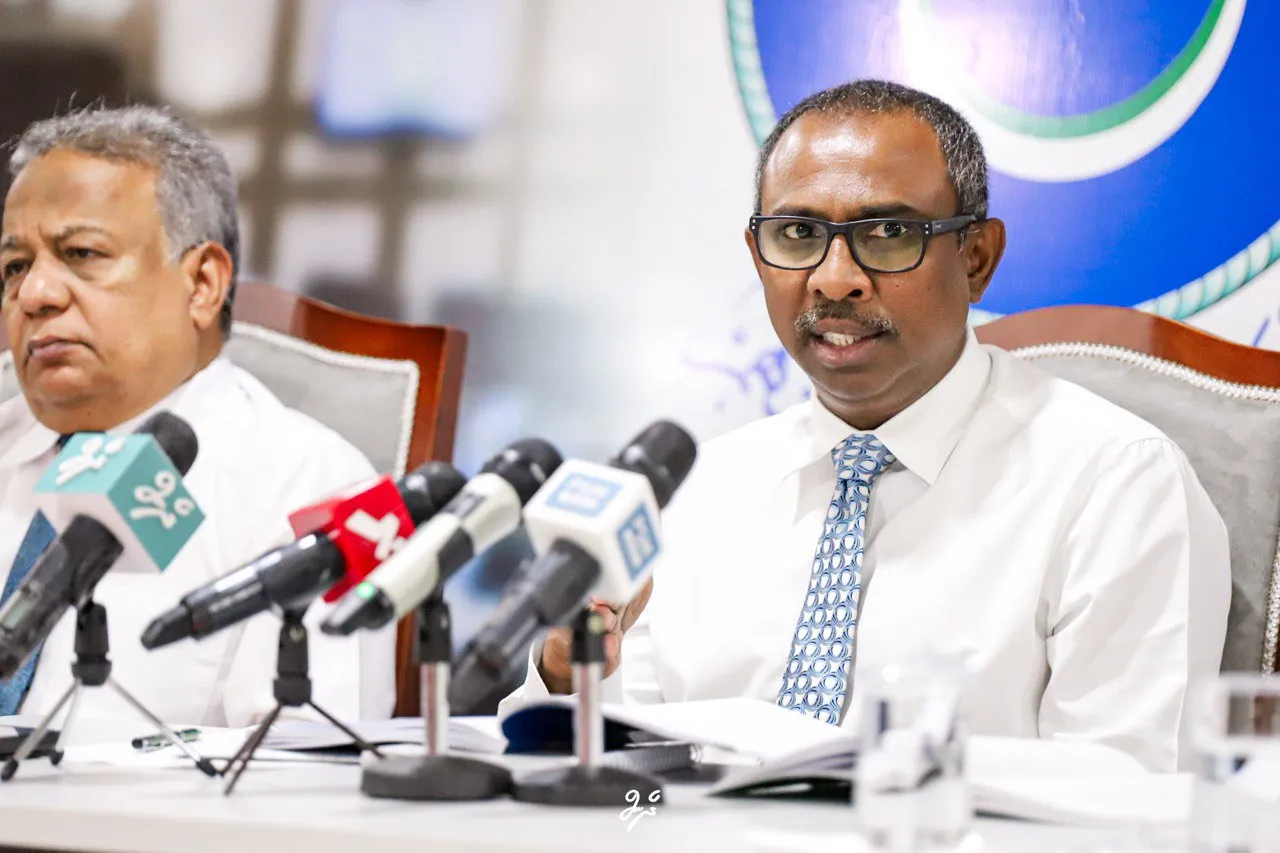މަޖިލިސް ހުއްޓުވާފައި ވަނީ ރައީސް ޞާލިހު އަންގަވައިގެން؛ އެކަން ކުރީ ދެ ސަބަބަކަށްޓަކައި: އާޒިމް